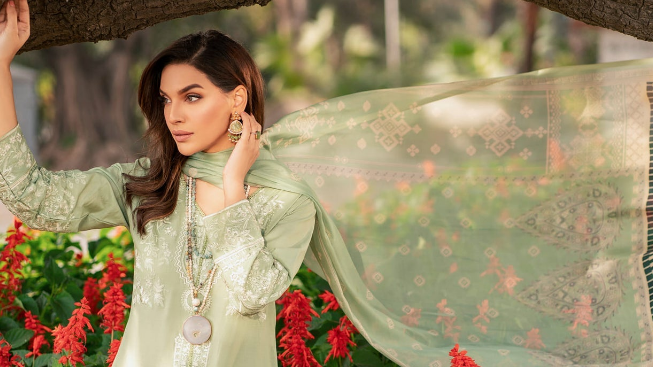 Lawn Dress In Banner