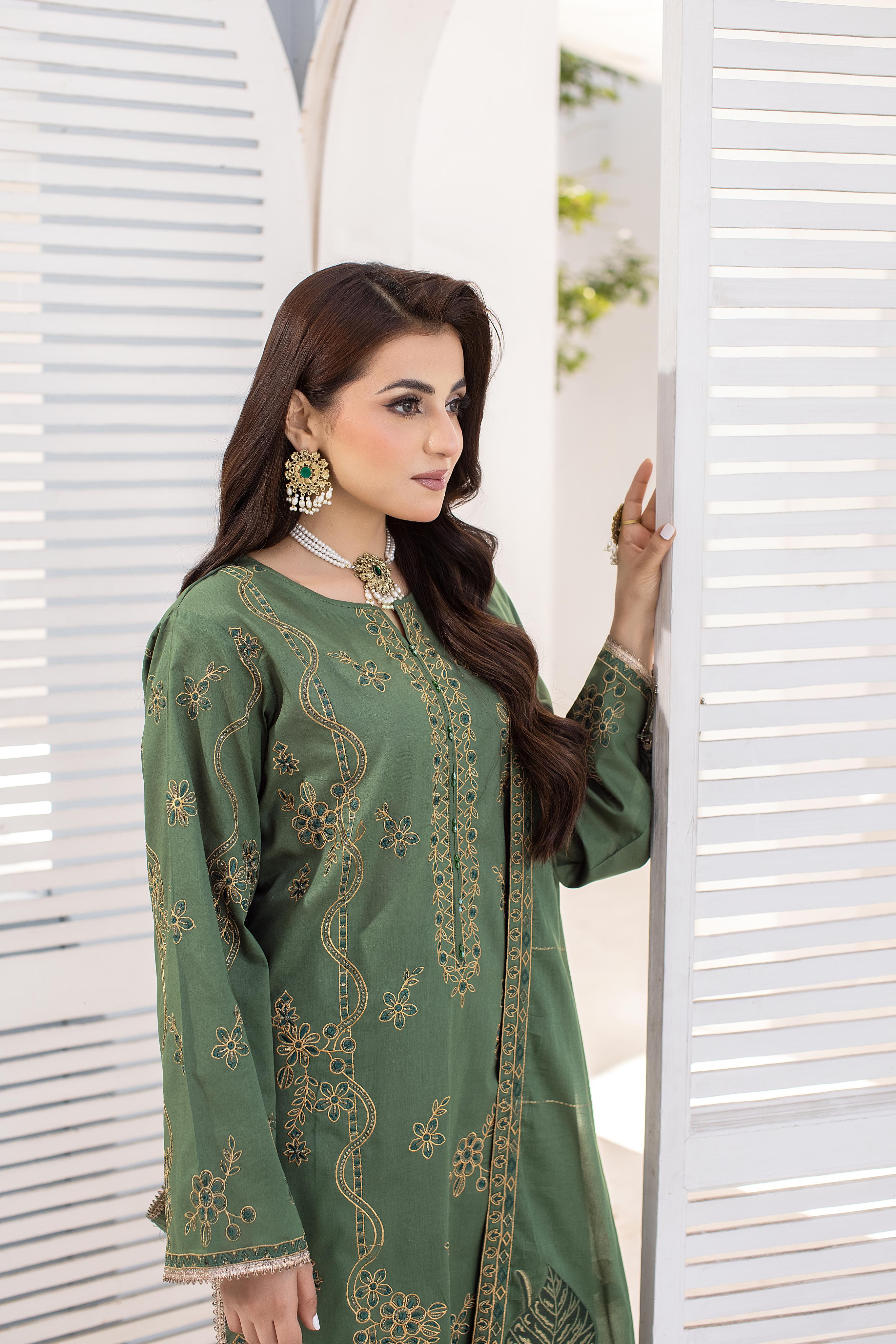 Dastak DK-47 : Embroidered Lawn 3pc