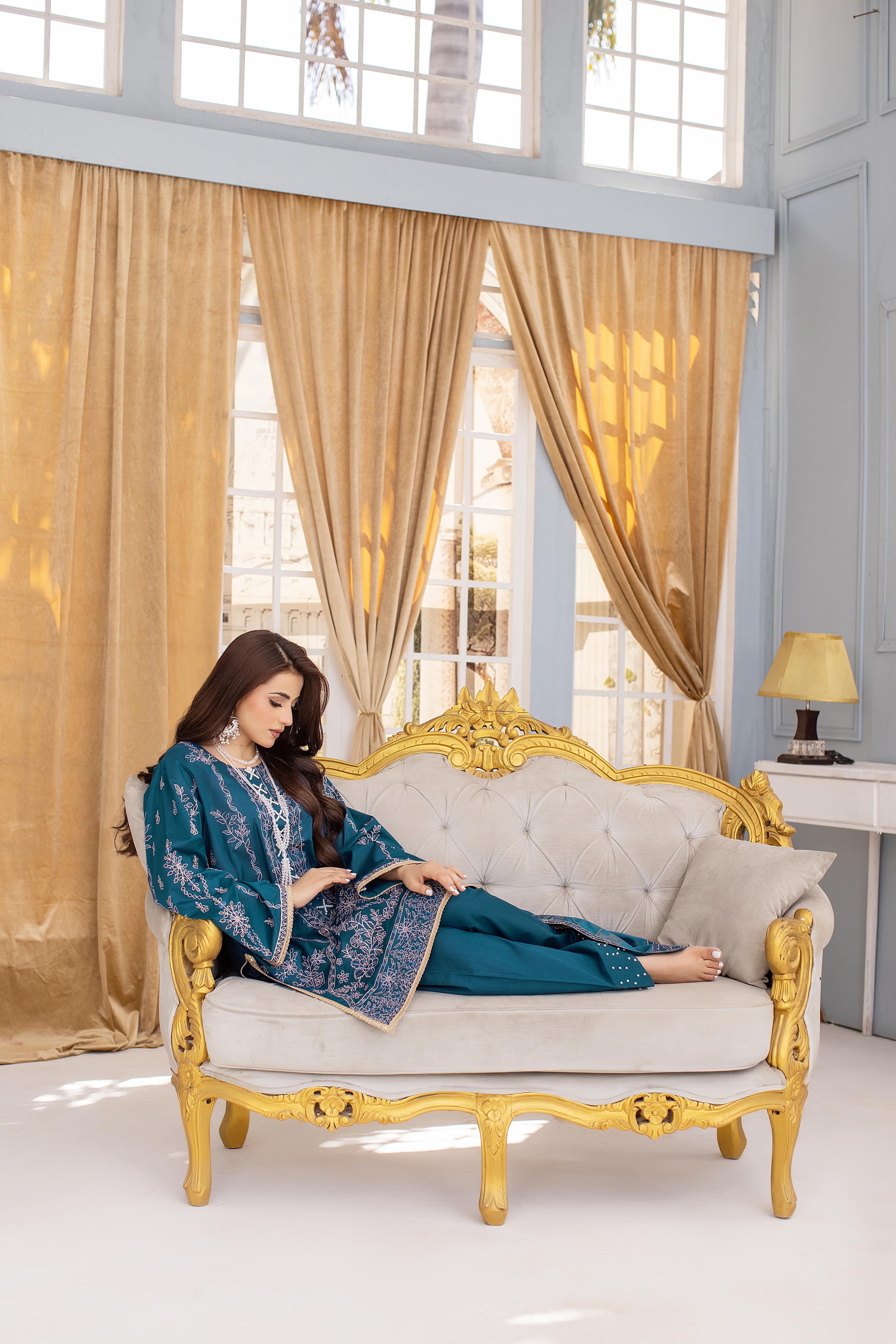 Dastak DK-51 : Embroidered Lawn 3pc