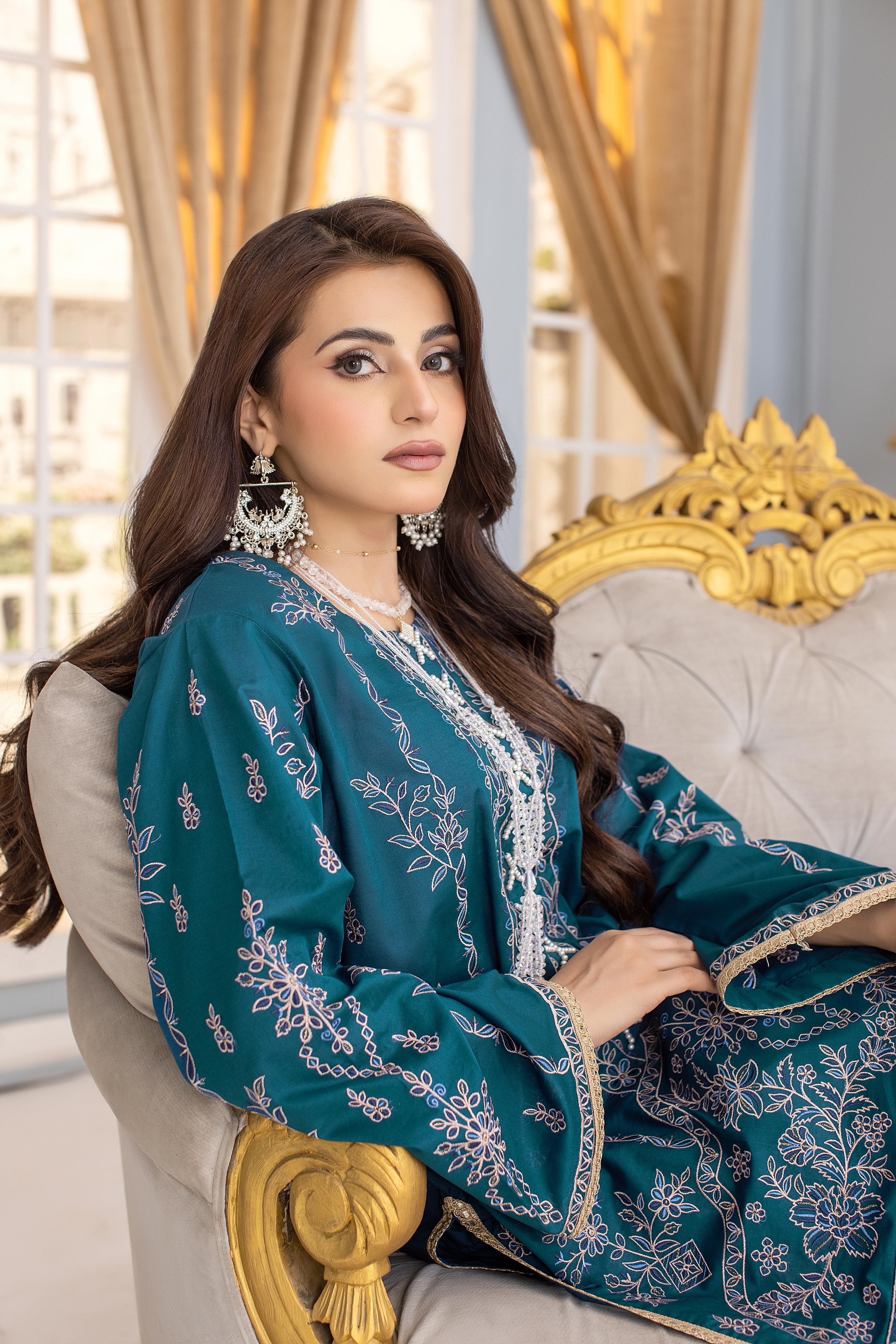 Dastak DK-51 : Embroidered Lawn 3pc