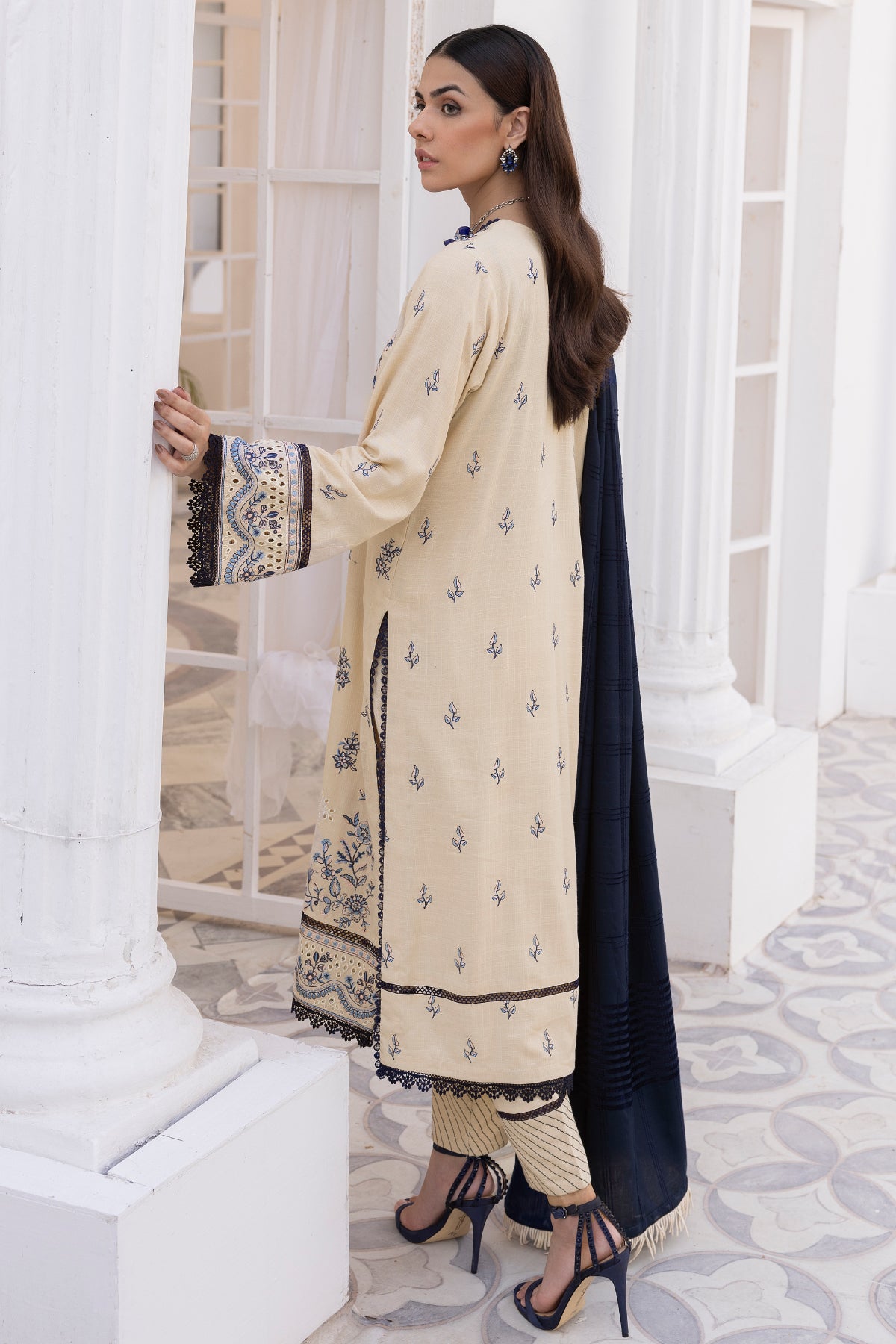 Saffron SA-08 : Unstitched Embroidered Dhanak 3PC