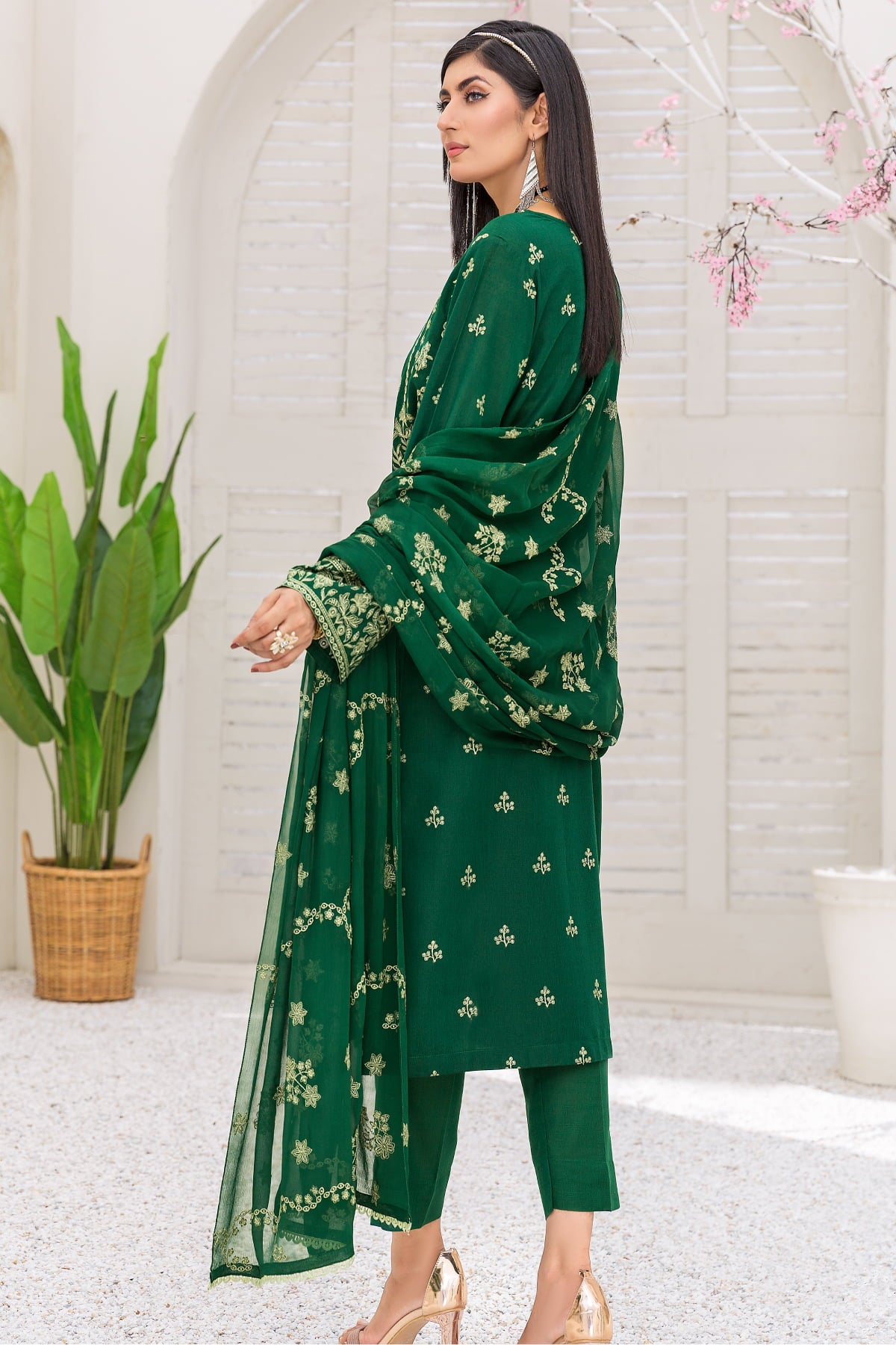Mehr-O-Maah M-13 : Unstitched Embroidered Slub Karandi 3PC