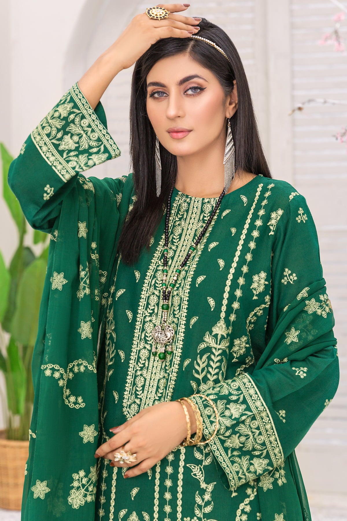 Mehr-O-Maah M-13 : Unstitched Embroidered Slub Karandi 3PC