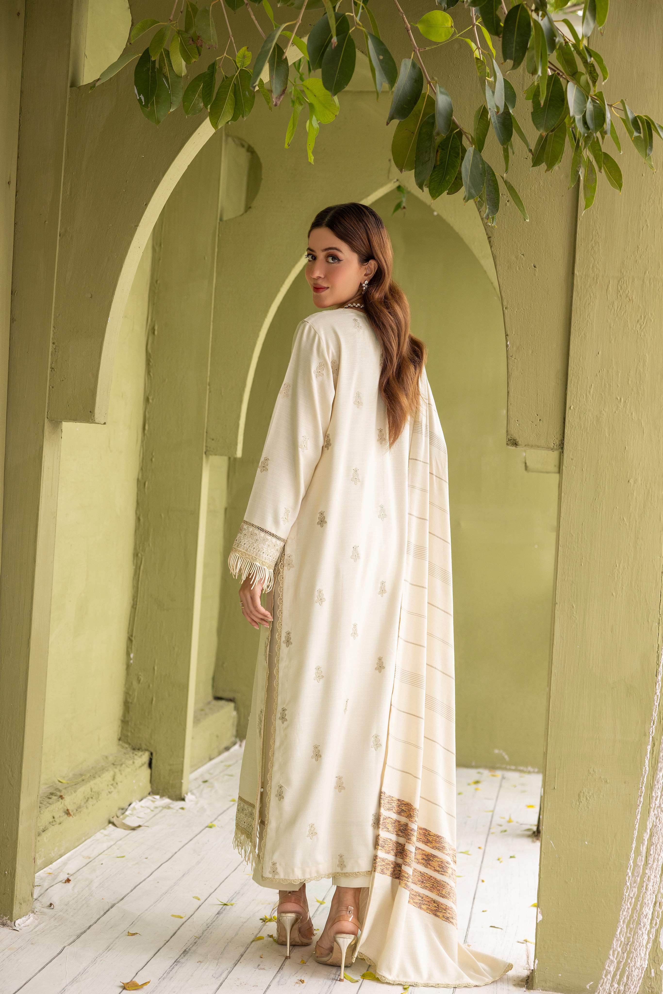 Diyar-E-Dil DL-19 : Unstitched Embroidered Dhanak 3PC