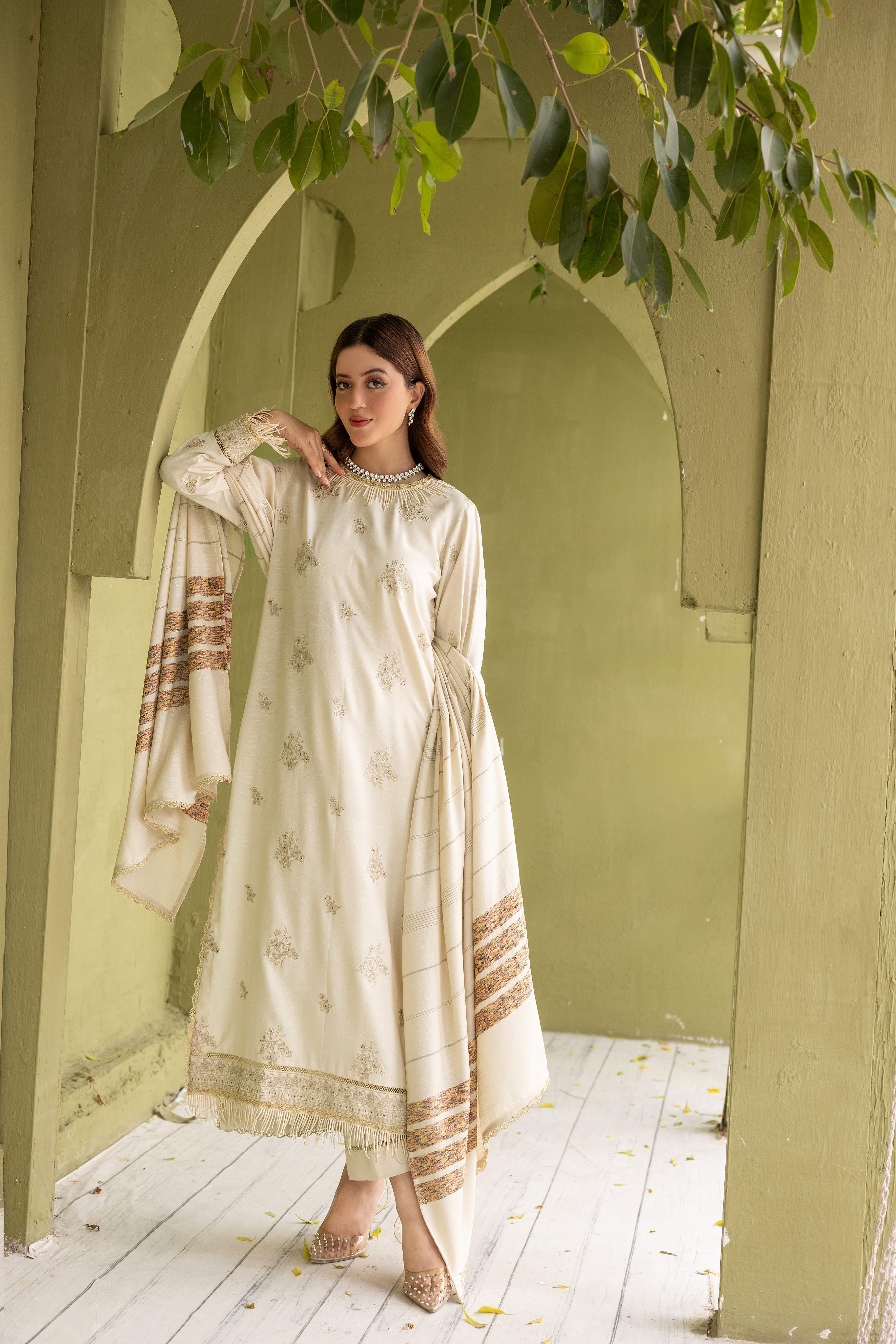 Diyar-E-Dil DL-19 : Unstitched Embroidered Dhanak 3PC
