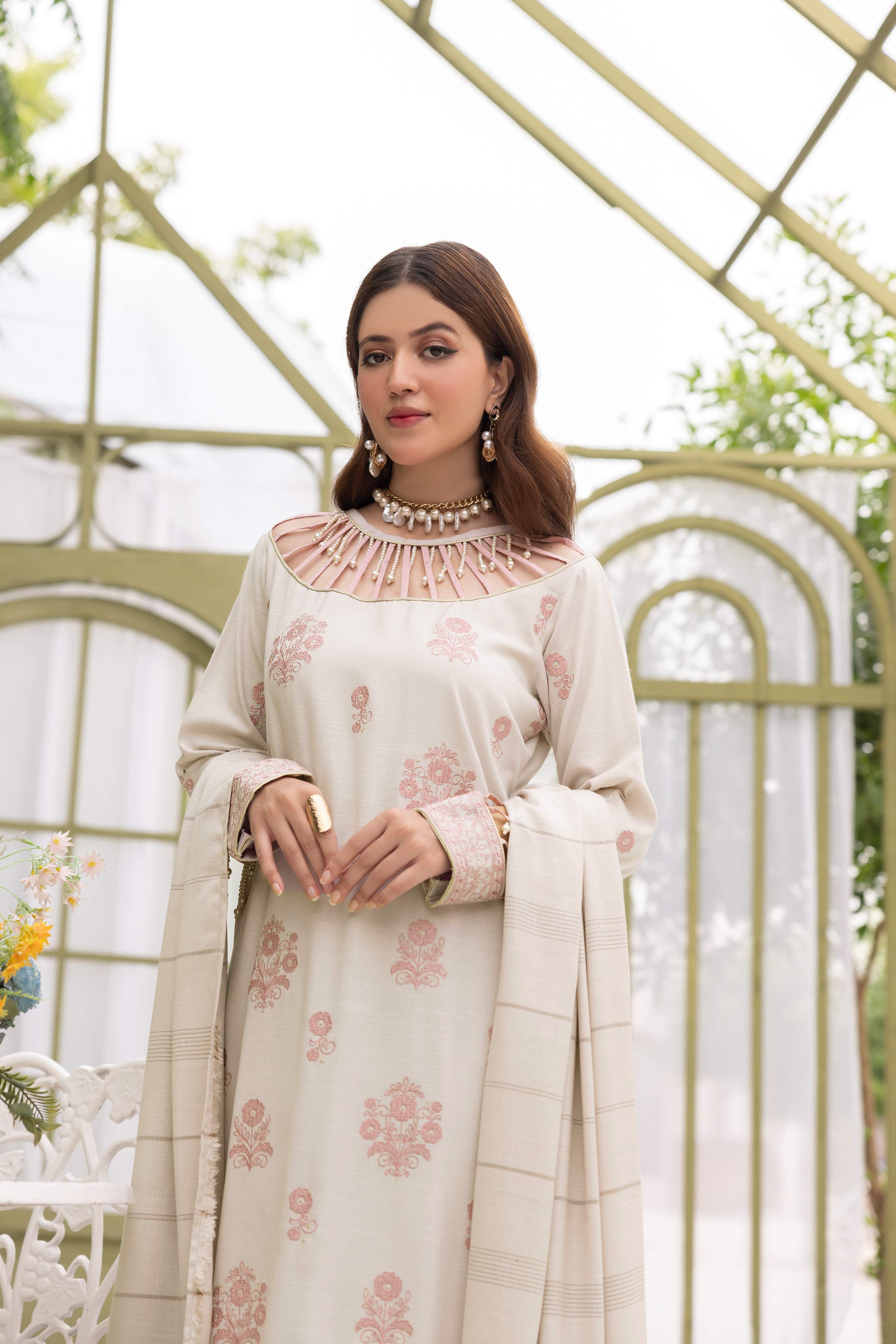 Diyar-E-Dil DL-16 : Unstitched Embroidered Dhanak 3PC