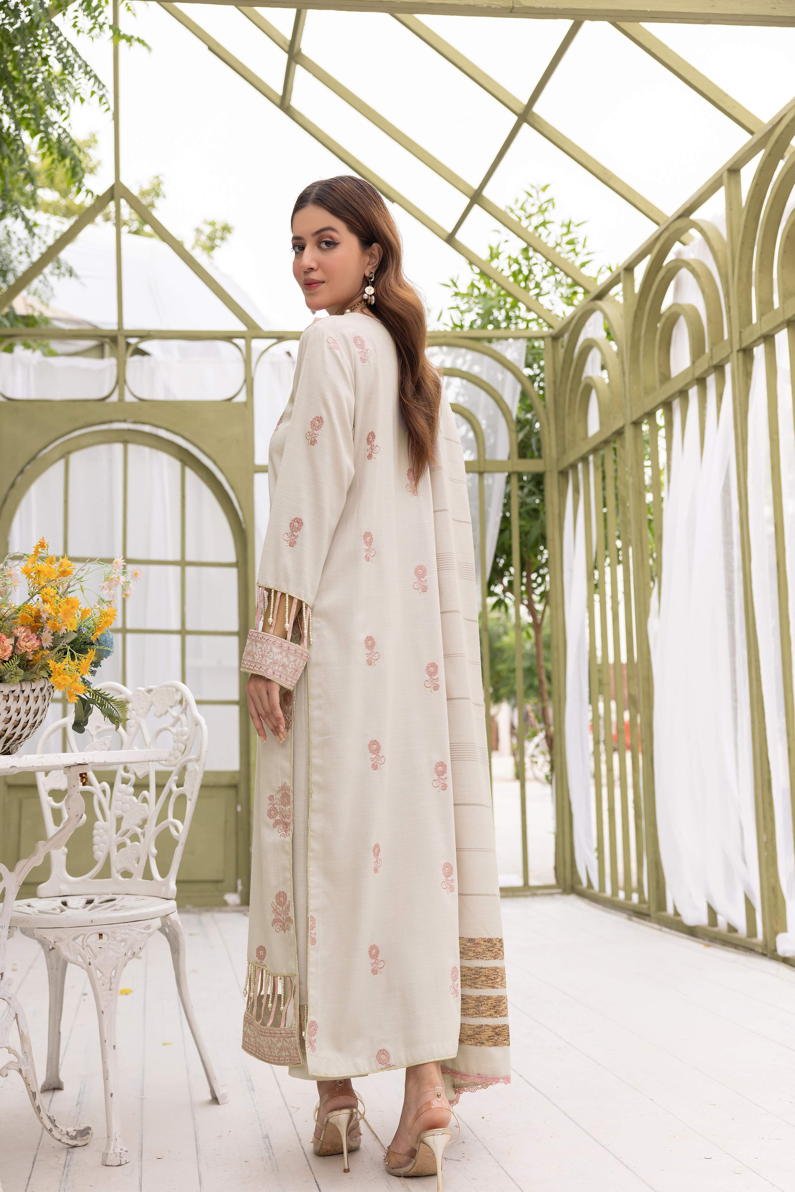 Diyar-E-Dil DL-16 : Unstitched Embroidered Dhanak 3PC