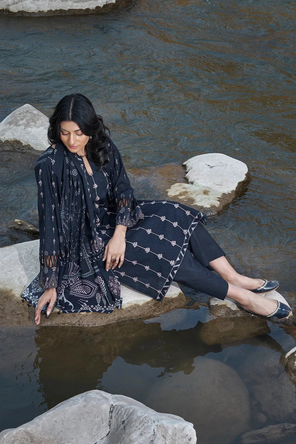 3PC Embroidered Unstitched Lawn Suit KL-3163 Embroidered KHAS STORES