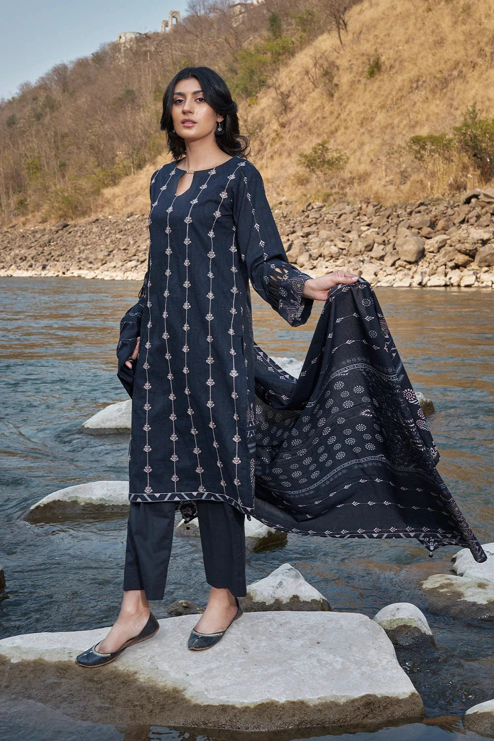 3PC Embroidered Unstitched Lawn Suit KL-3163 Embroidered KHAS STORES