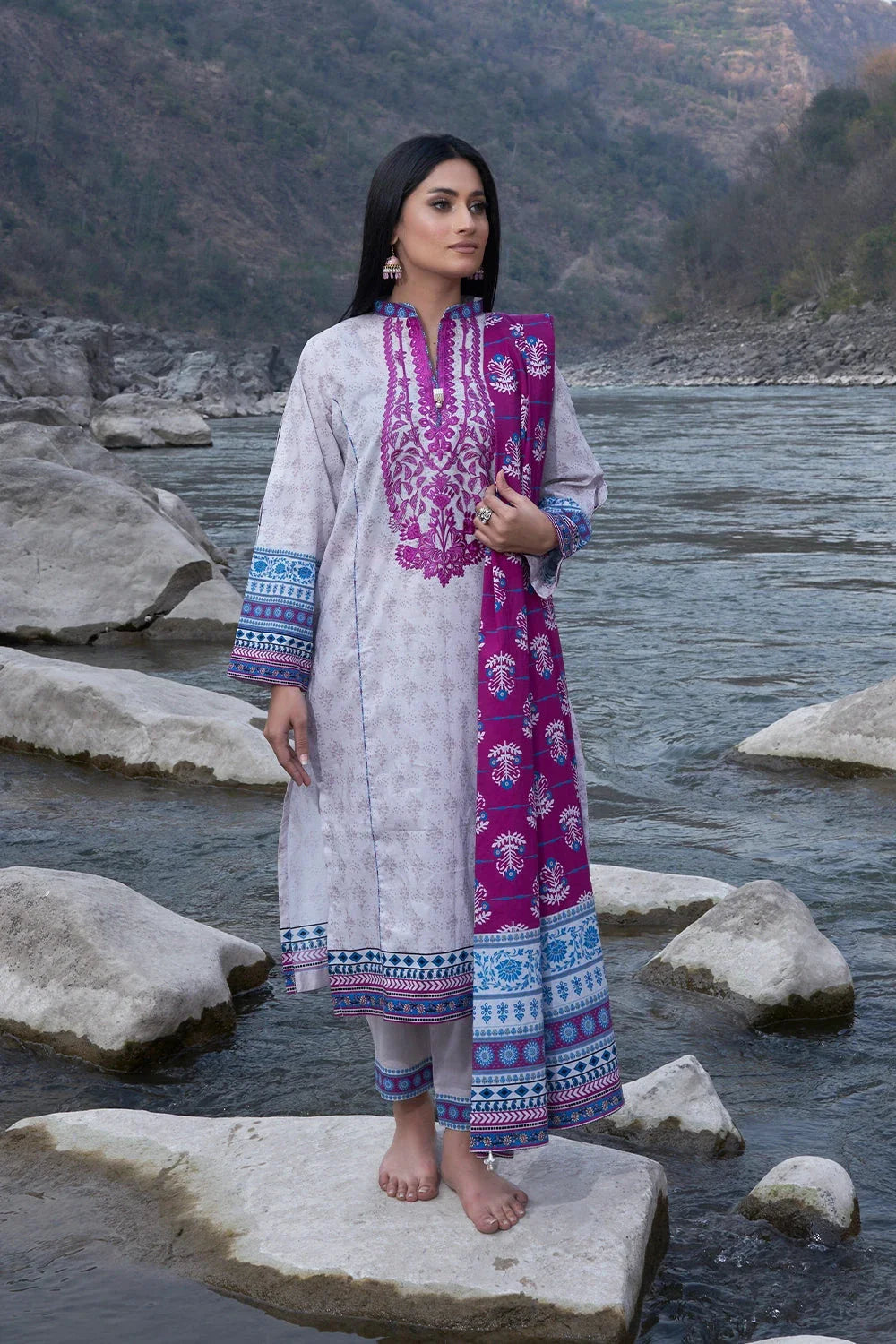 3PC Embroidered Unstitched Lawn Suit KL-3199 Embroidered KHAS STORES