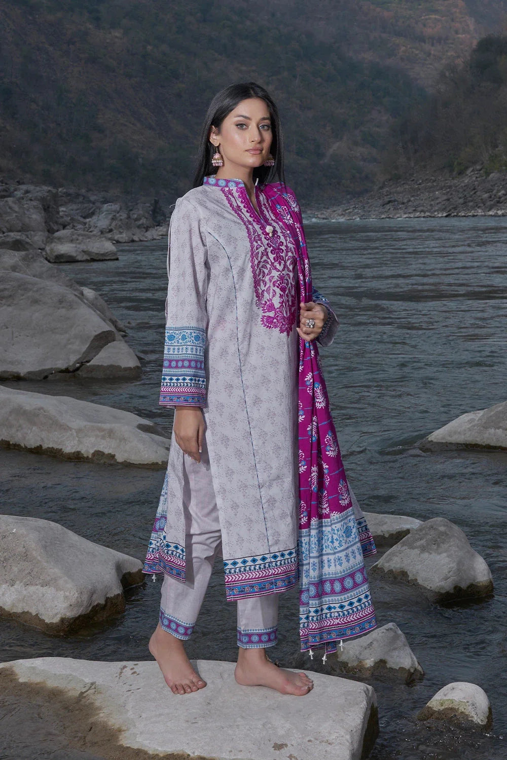 3PC Embroidered Unstitched Lawn Suit KL-3199 Embroidered KHAS STORES