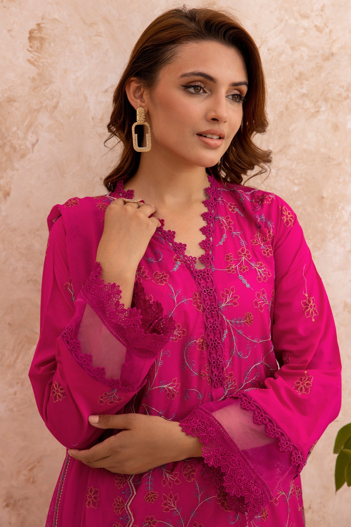 Mahhe MH-06 : Unstitched Embroidered Lawn 3PC