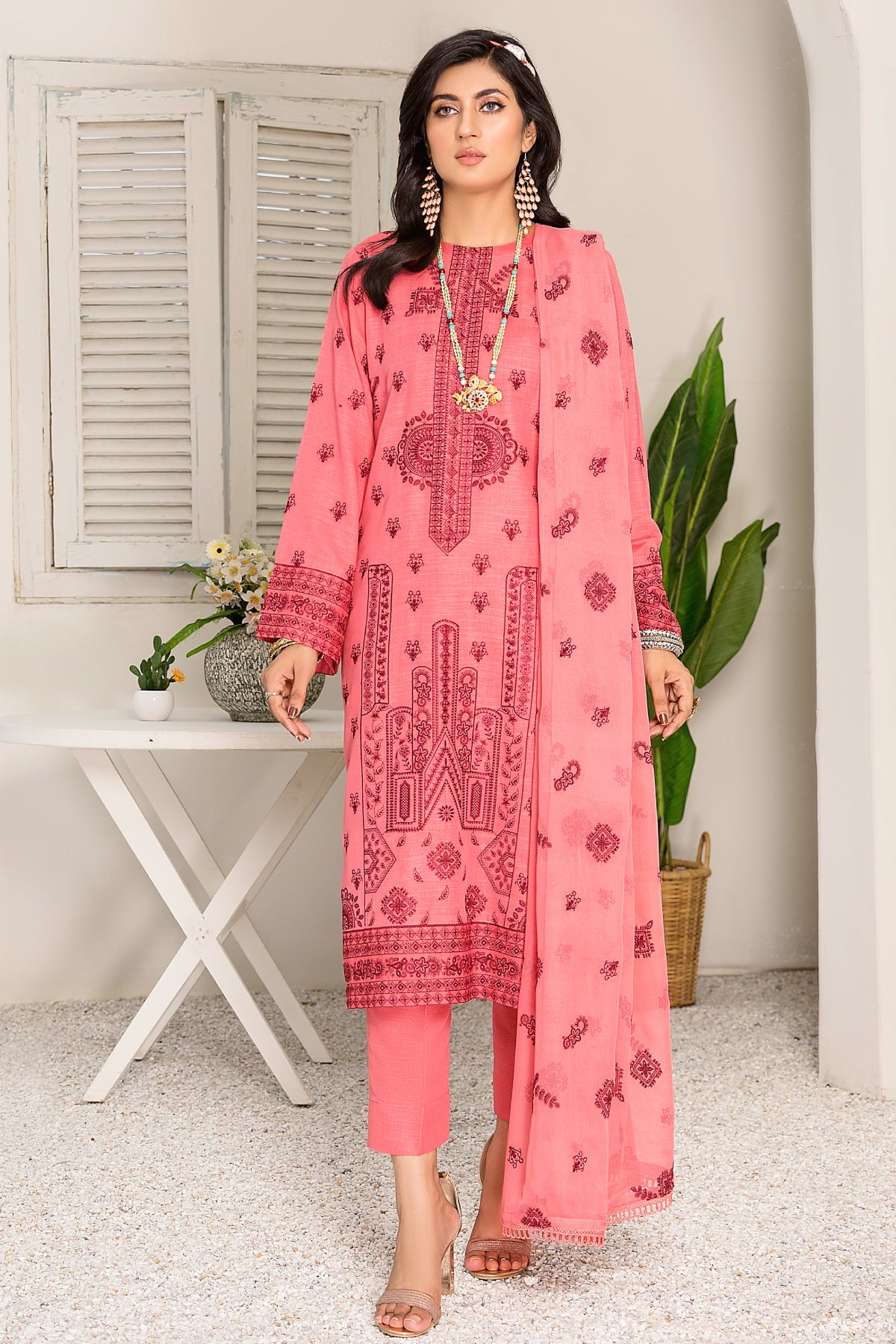 Mehr-O-Maah M-18 : Unstitched Embroidered Slub Karandi 3PC