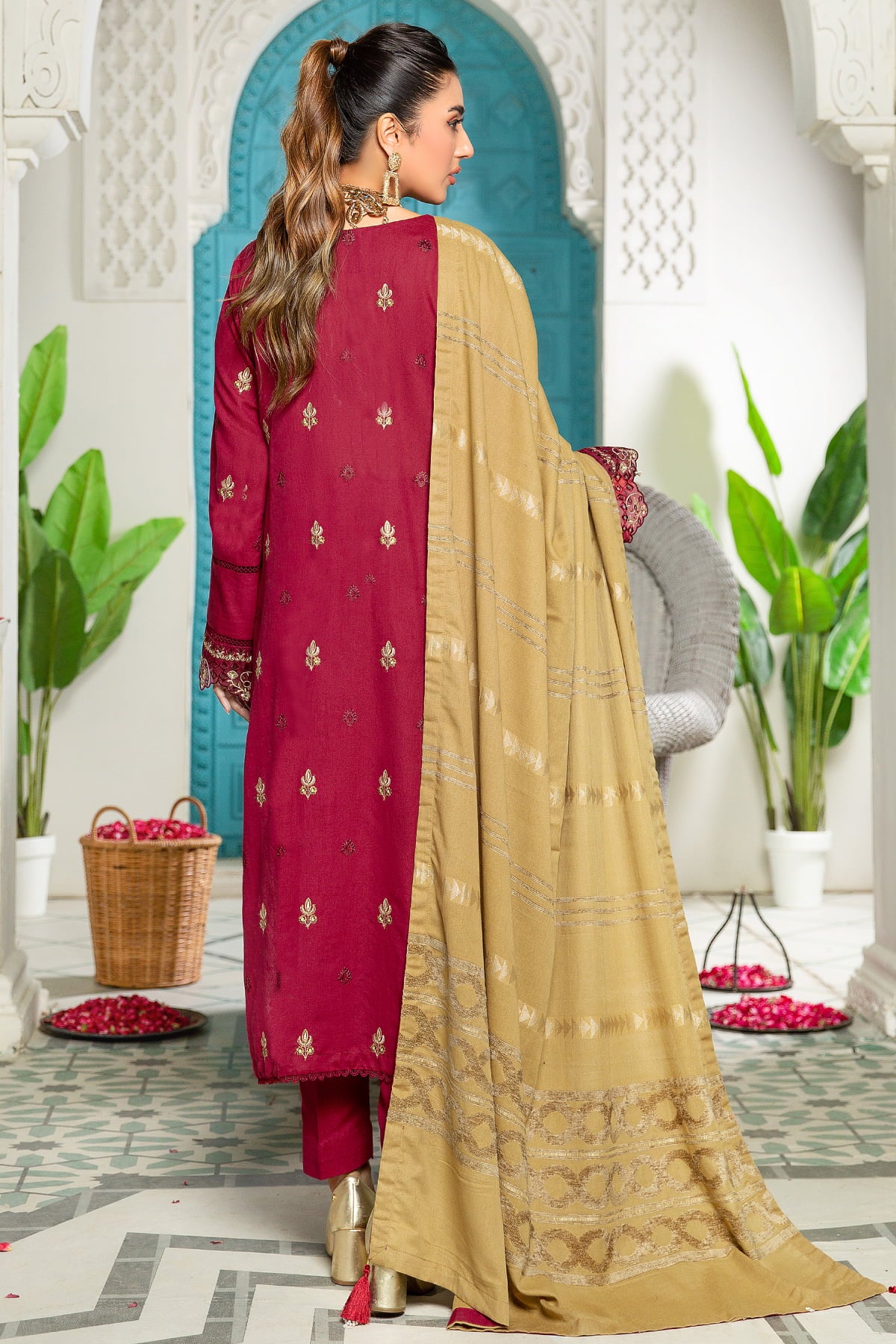 Rawayat R-07 : Unstitched Embroidered Slub Karandi 3PC