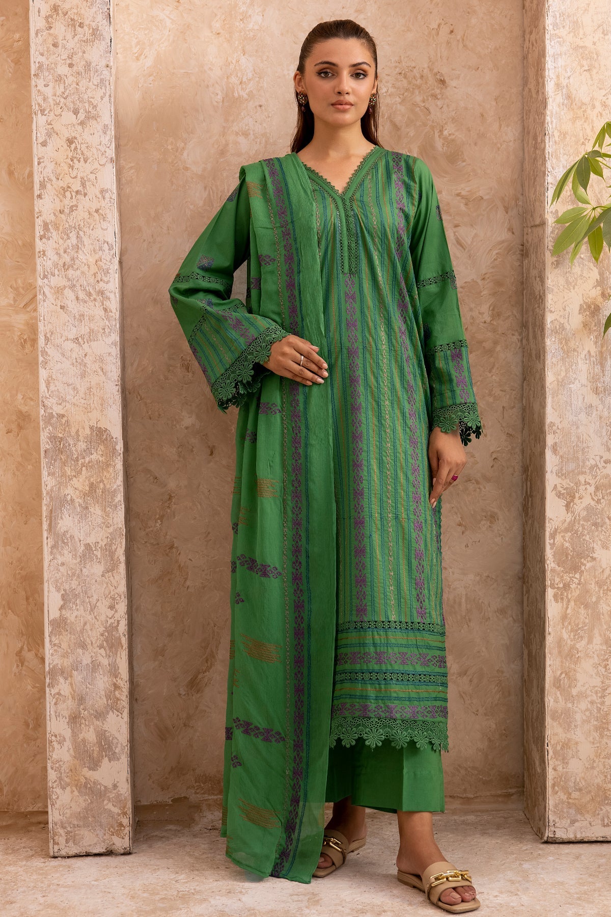 Mahhe MH-08 : Unstitched Embroidered Lawn 3PC