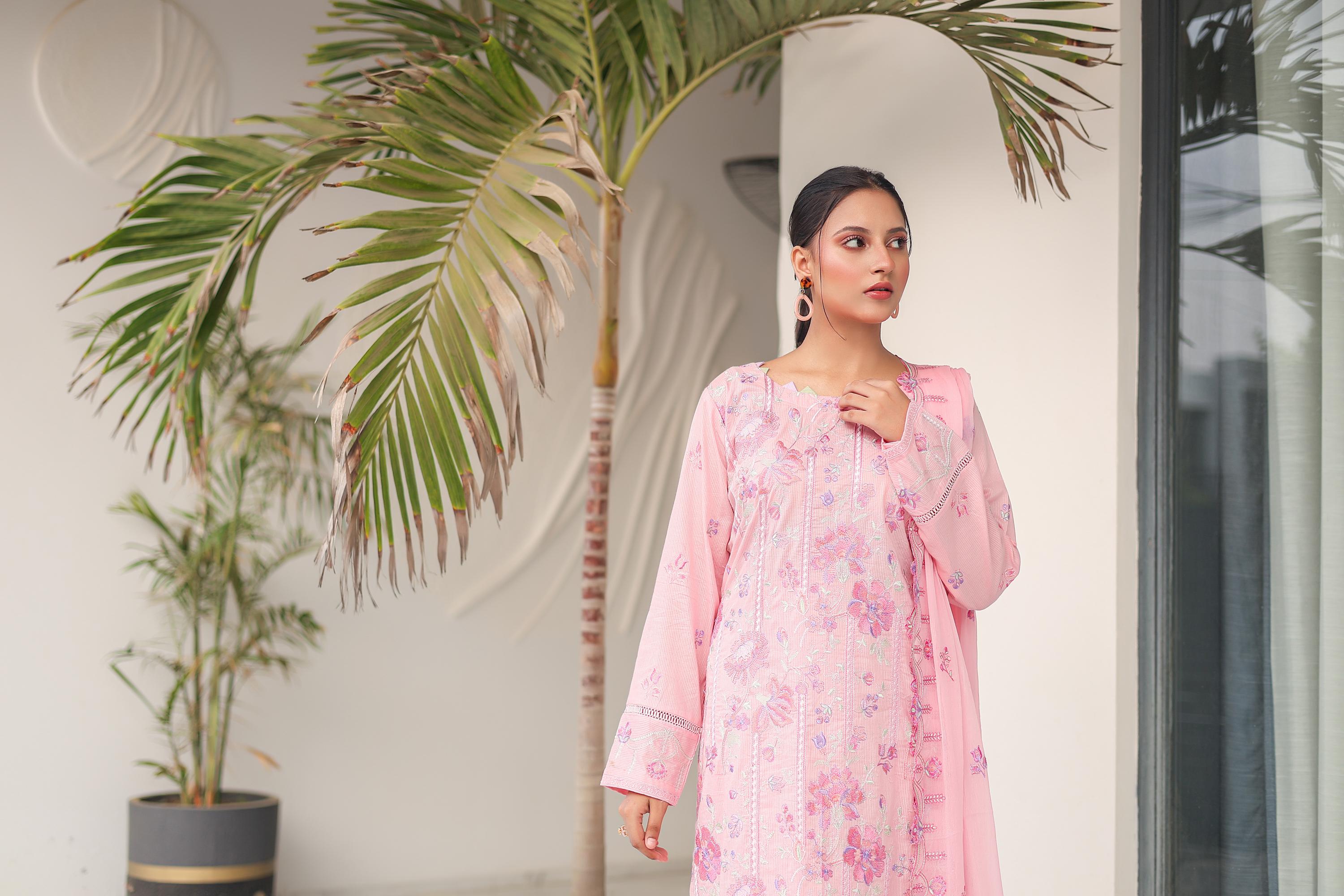 KHOOBSURAT-06