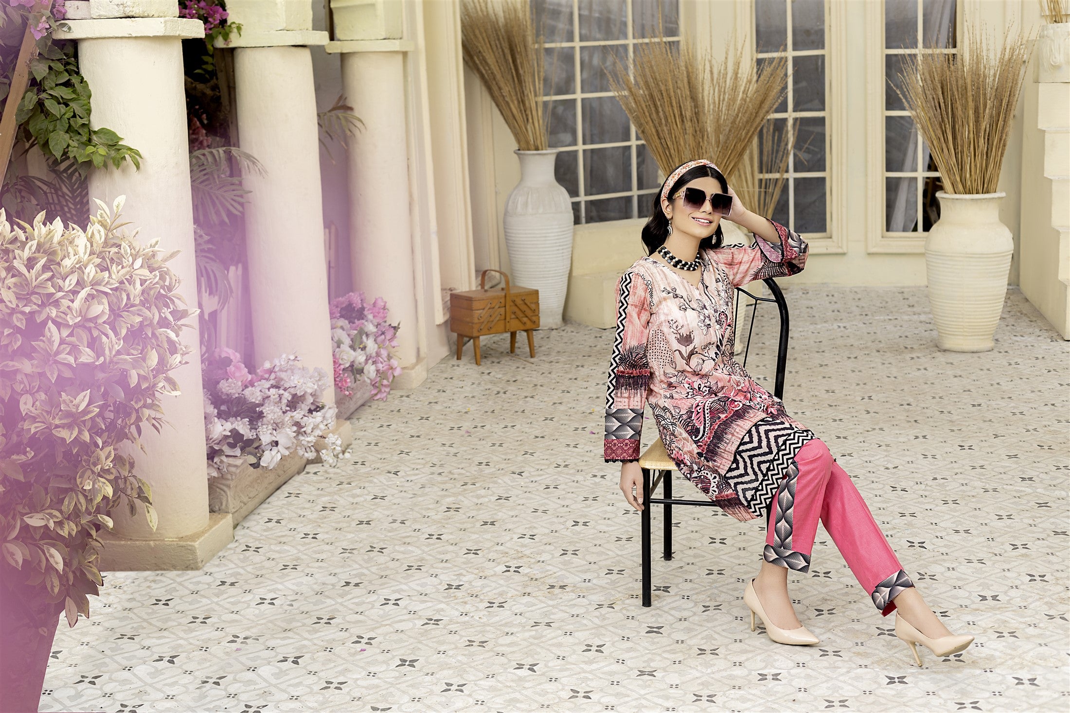 Lawn Paisleys Pink