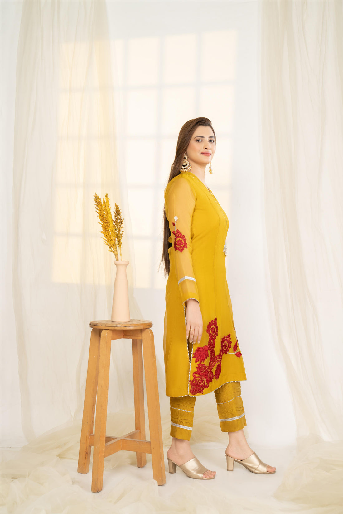 Mustard Hue - Winter Festive