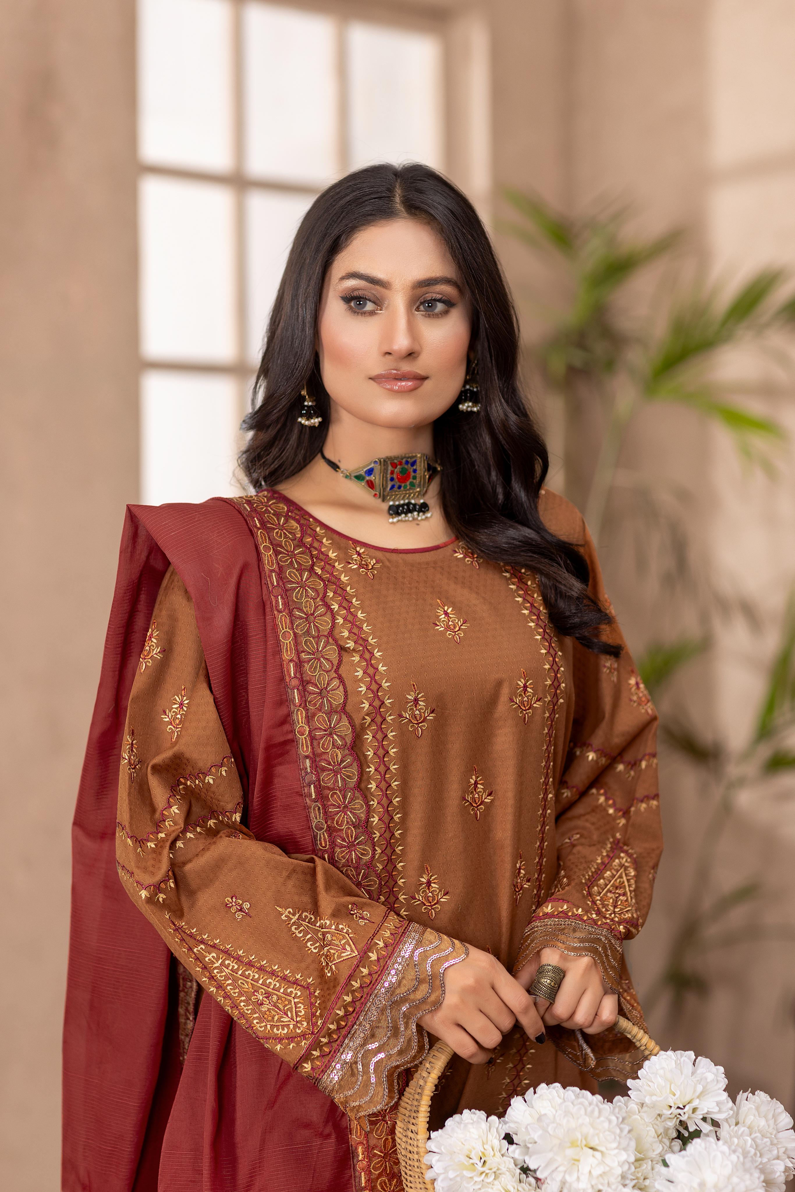 Pakistani Simple Engagement Dresses Brands Online for Girls in 2024  La  Mosak