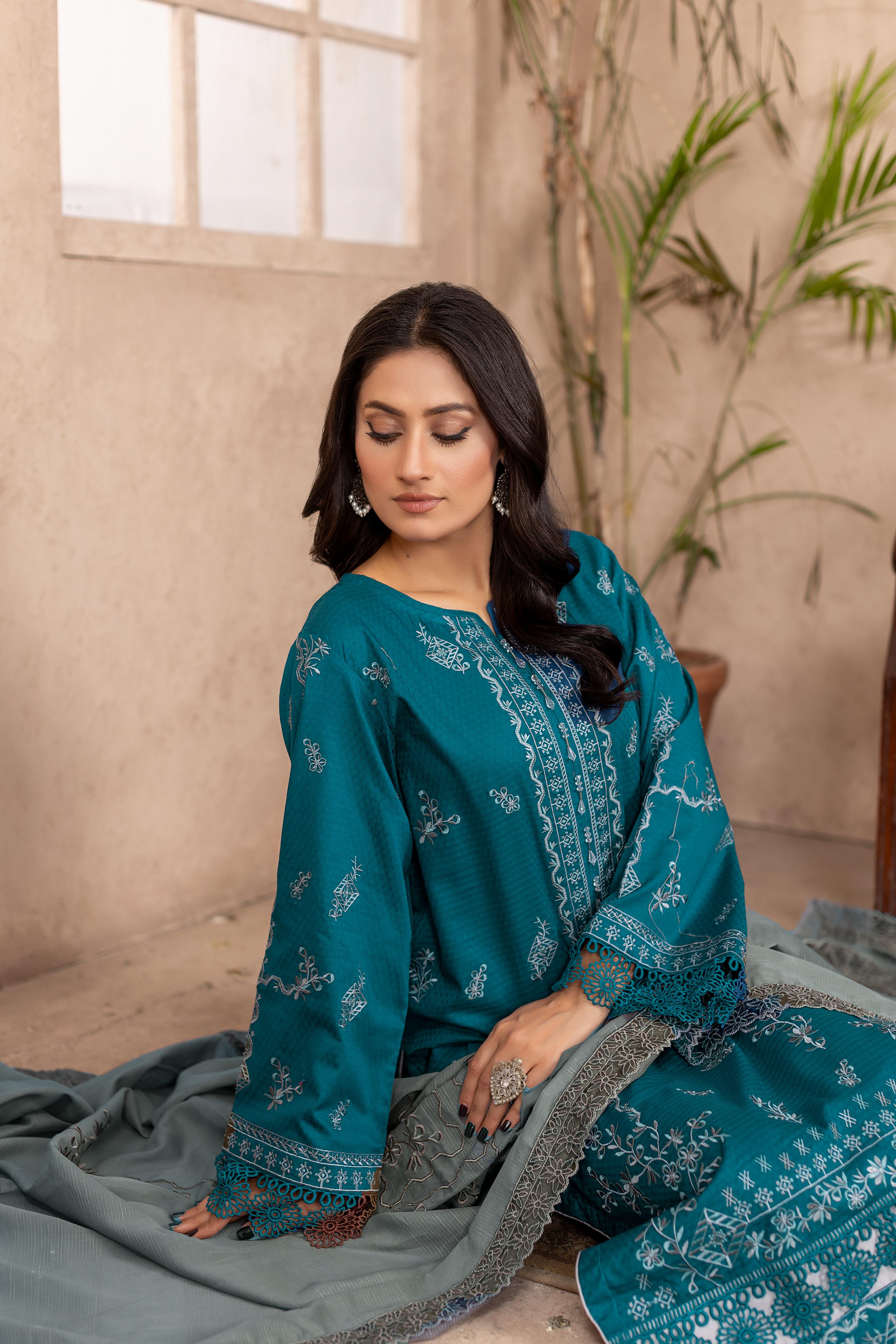 Pakistani Simple Engagement Dresses Brands Online for Girls in 2024  La  Mosak