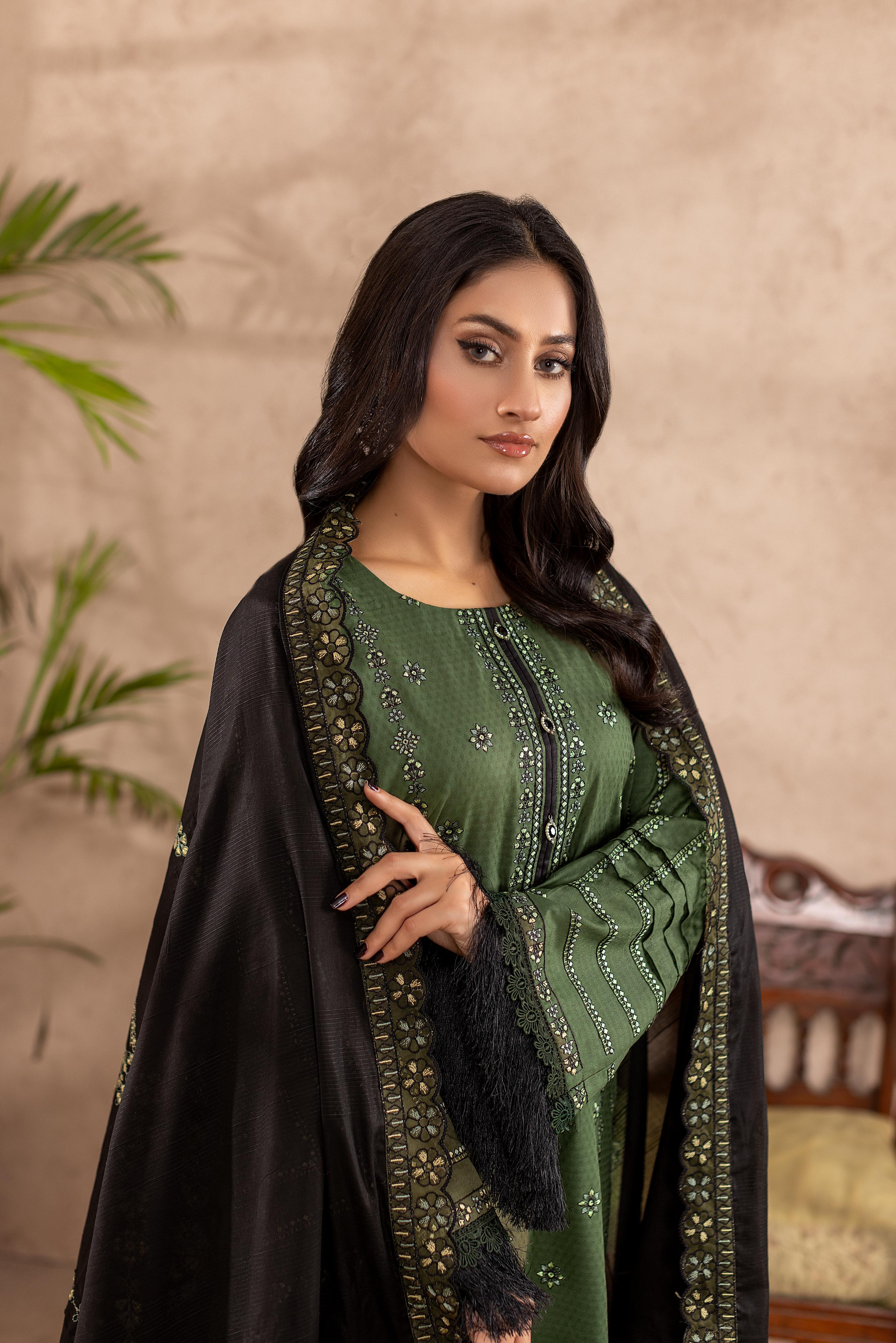 Pakistani Simple Engagement Dresses Brands Online for Girls in 2024 La Mosak Pakistani Simple Engagement Dresses Brands Online for Girls in 2024 La Mosak