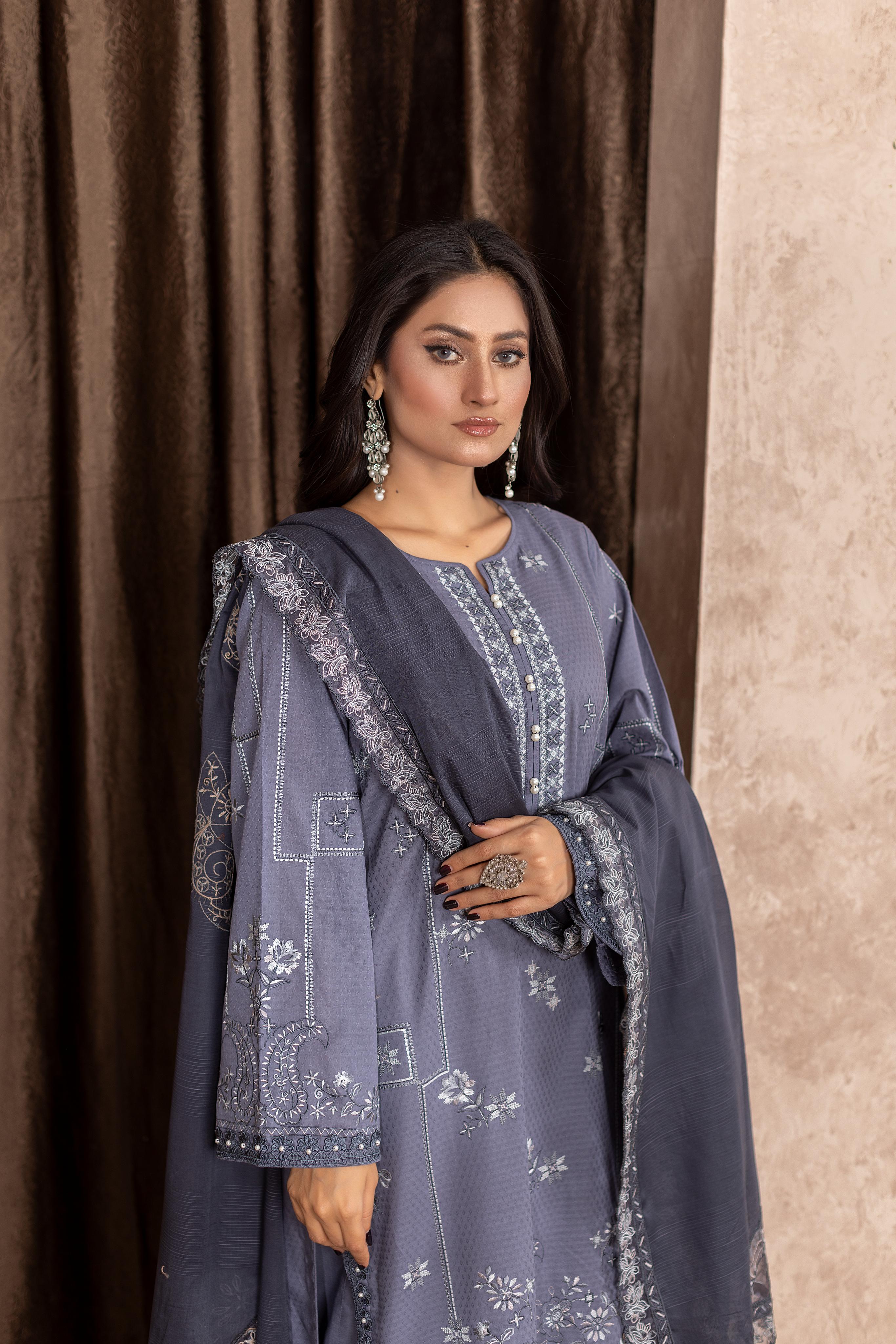 Qalb D-37 : Embroidered Doria Lawn 3pc