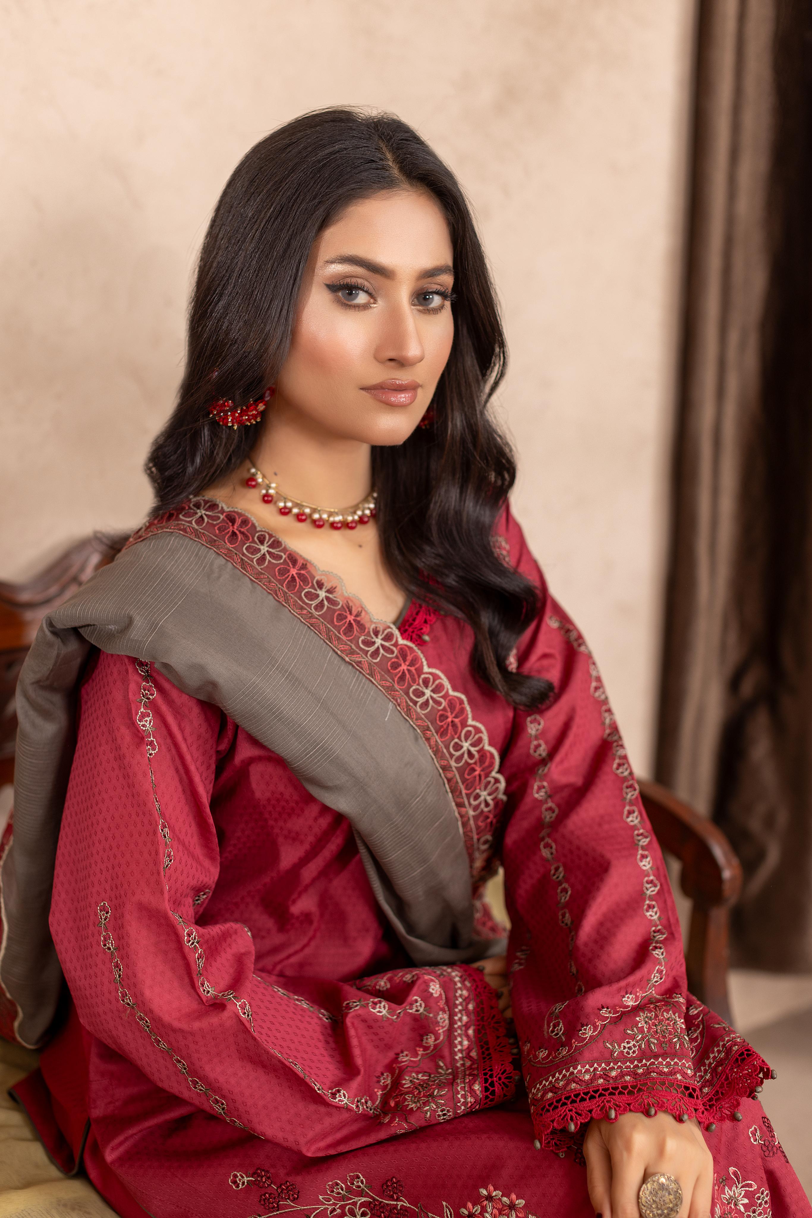 Qalb D-36 : Embroidered Doria Lawn 3pc