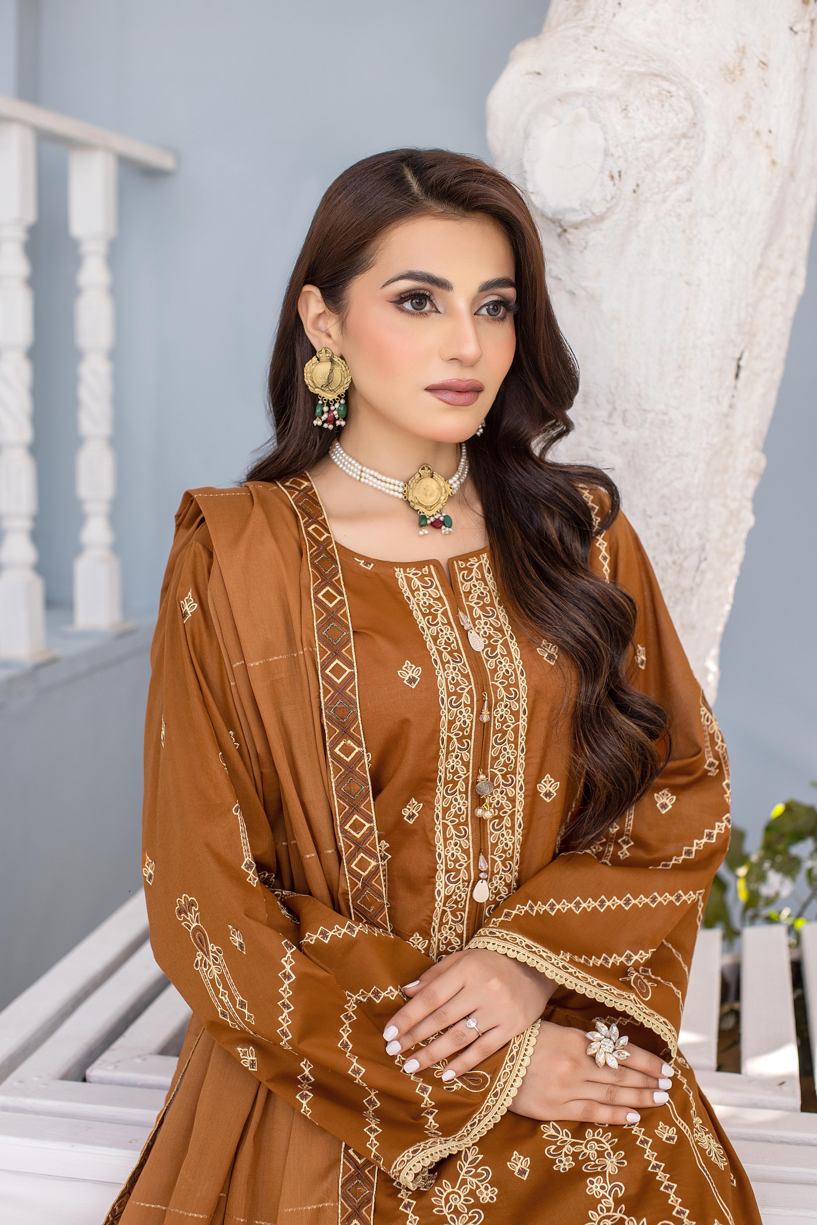 Dastak DK-49 : Embroidered Lawn 3pc