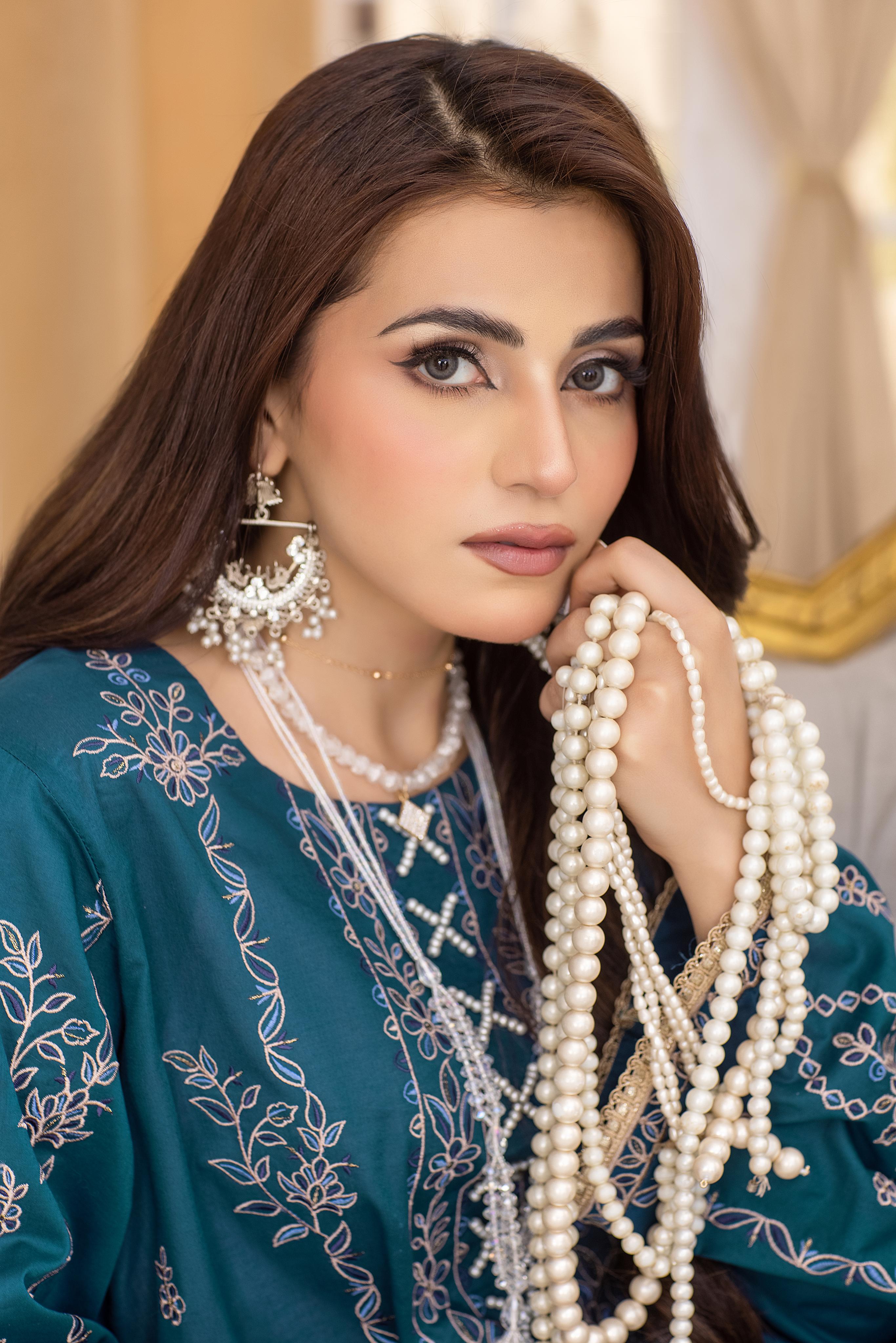 Dastak DK-51 : Embroidered Lawn 3pc