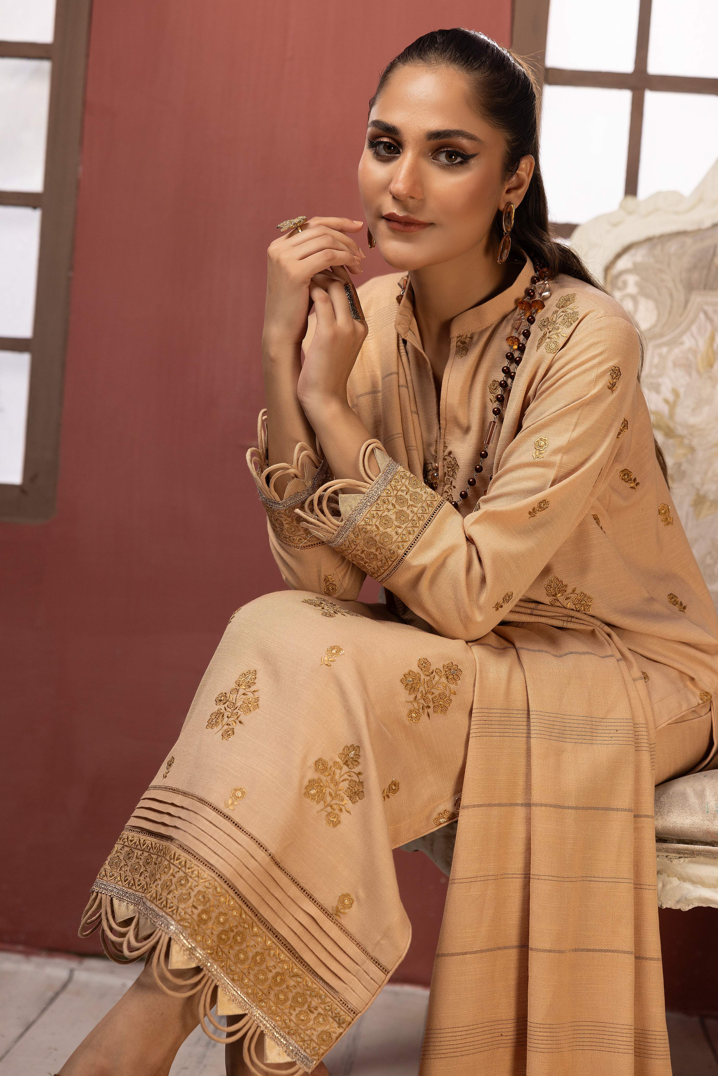Diyar-E-Dil DL-21 : Unstitched Embroidered Dhanak 3PC