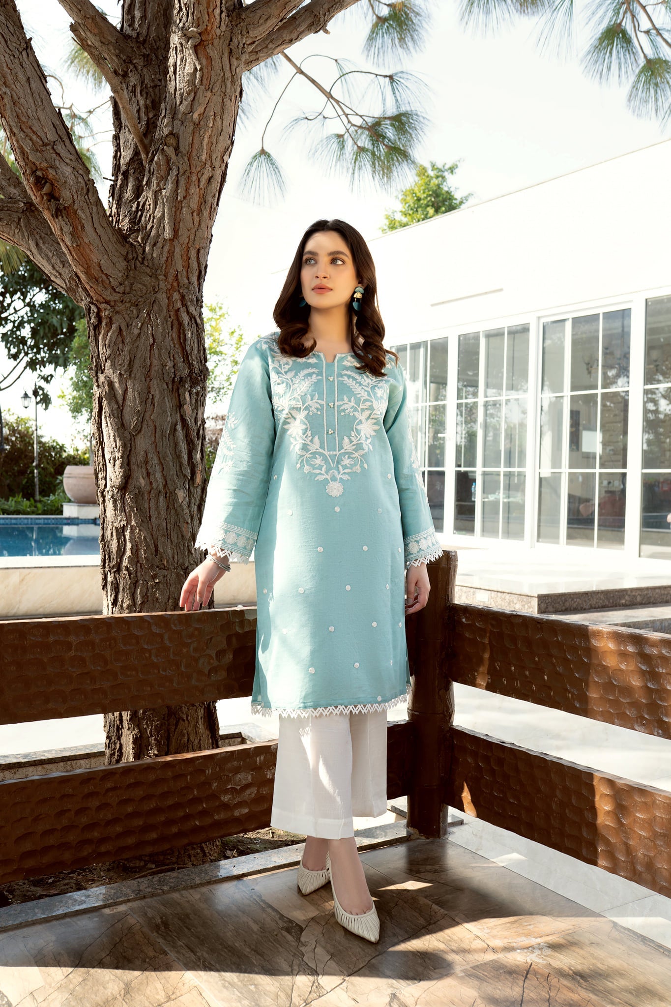 Women's Designer Embroidered Dresses Brands Online in Pakistan La Mosak Women's Designer Embroidered Dresses Brands Online in Pakistan La Mosak