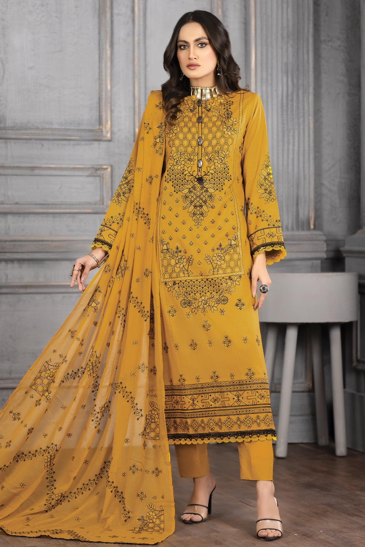 Dastak DK-37 : Embroidered Lawn 3pc