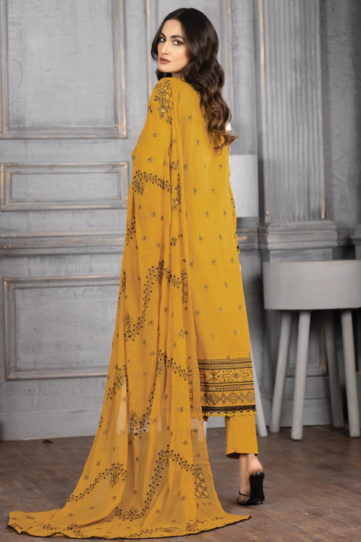Dastak DK-37 : Embroidered Lawn 3pc