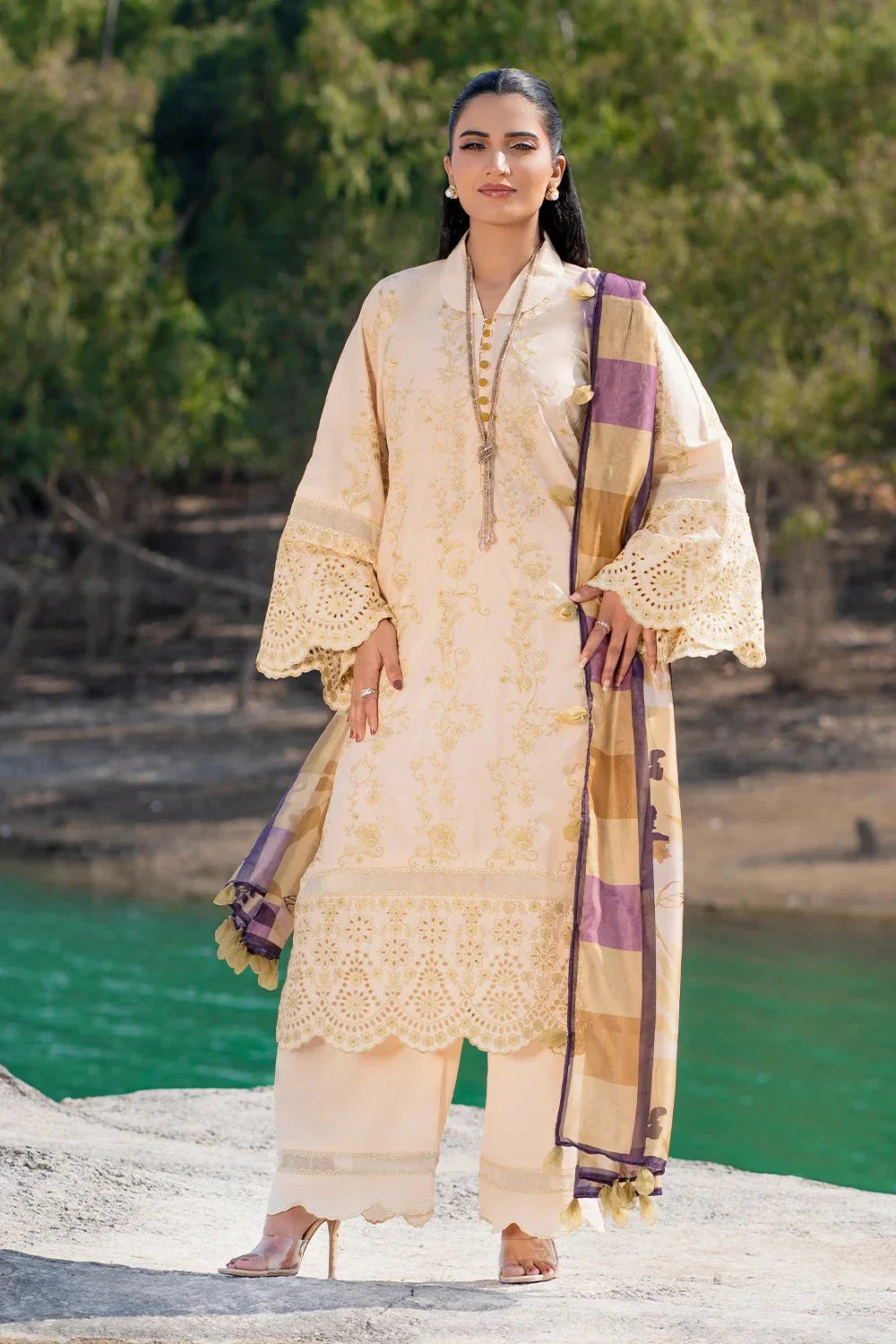 3PC Embroidered Unstitched Lawn Suit | KSE-3811 Embroidered KHAS STORES 