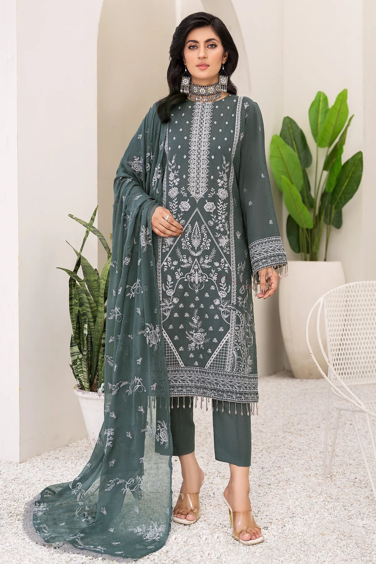 Mehr-O-Maah M-15 : Unstitched Embroidered Slub Karandi 3PC