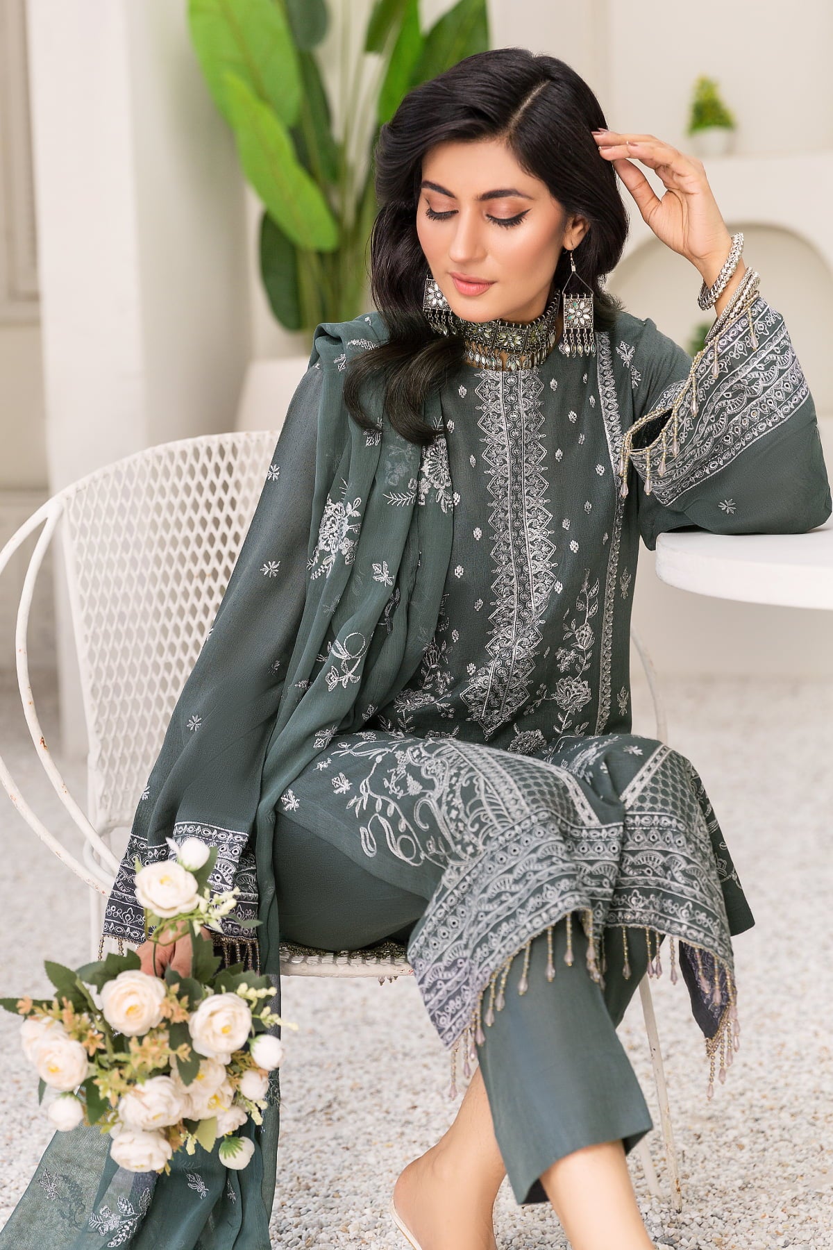 Mehr-O-Maah M-15 : Unstitched Embroidered Slub Karandi 3PC