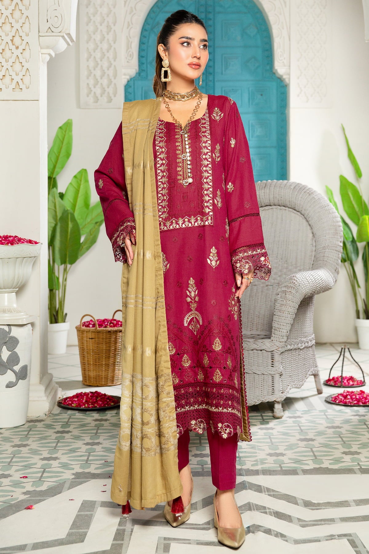 Rawayat R-07 : Unstitched Embroidered Slub Karandi 3PC