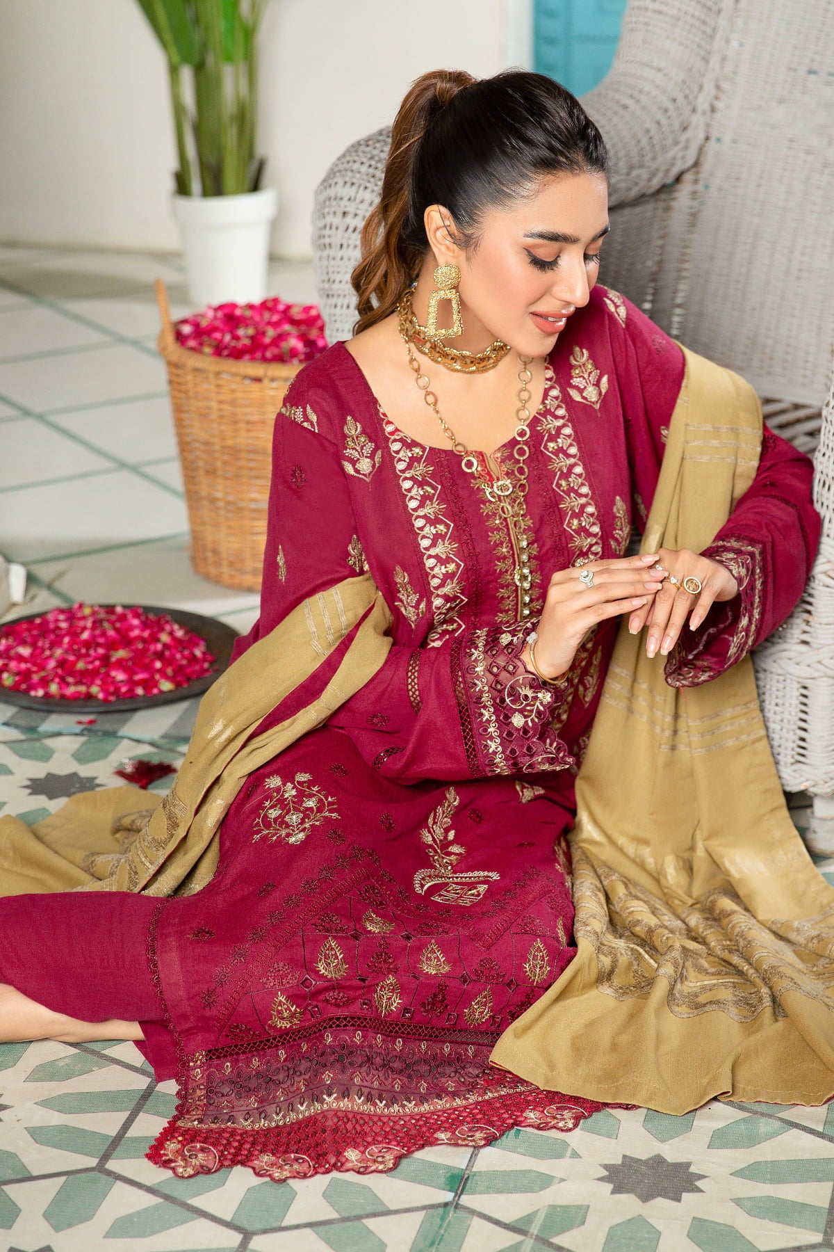 Rawayat R-07 : Unstitched Embroidered Slub Karandi 3PC