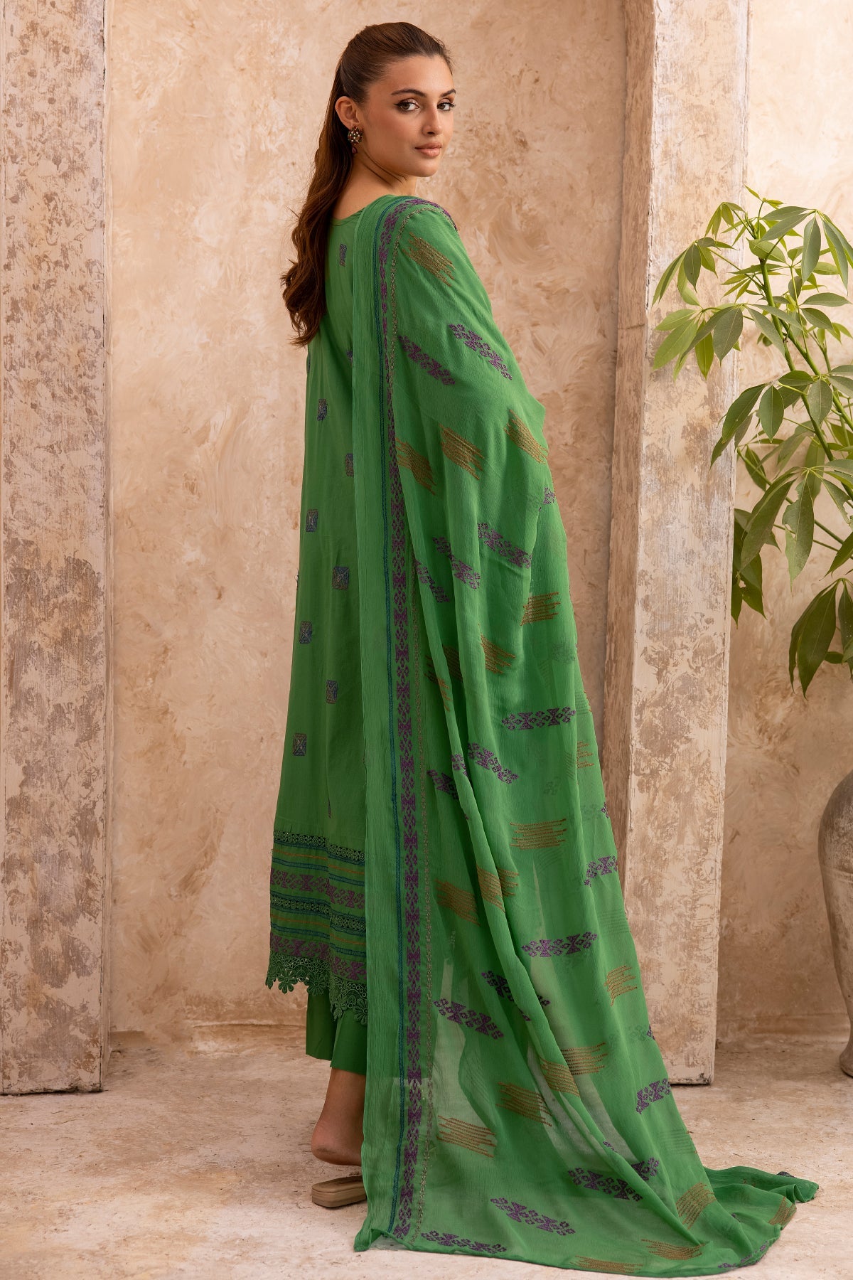 Mahhe MH-08 : Unstitched Embroidered Lawn 3PC