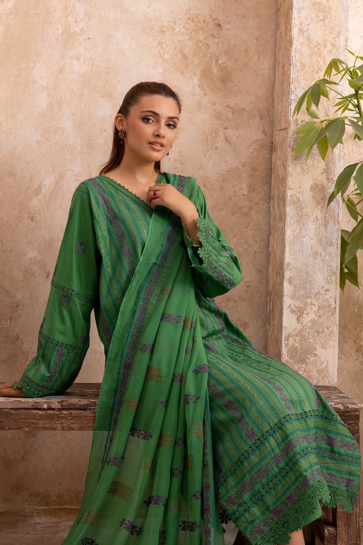 Mahhe MH-08 : Unstitched Embroidered Lawn 3PC