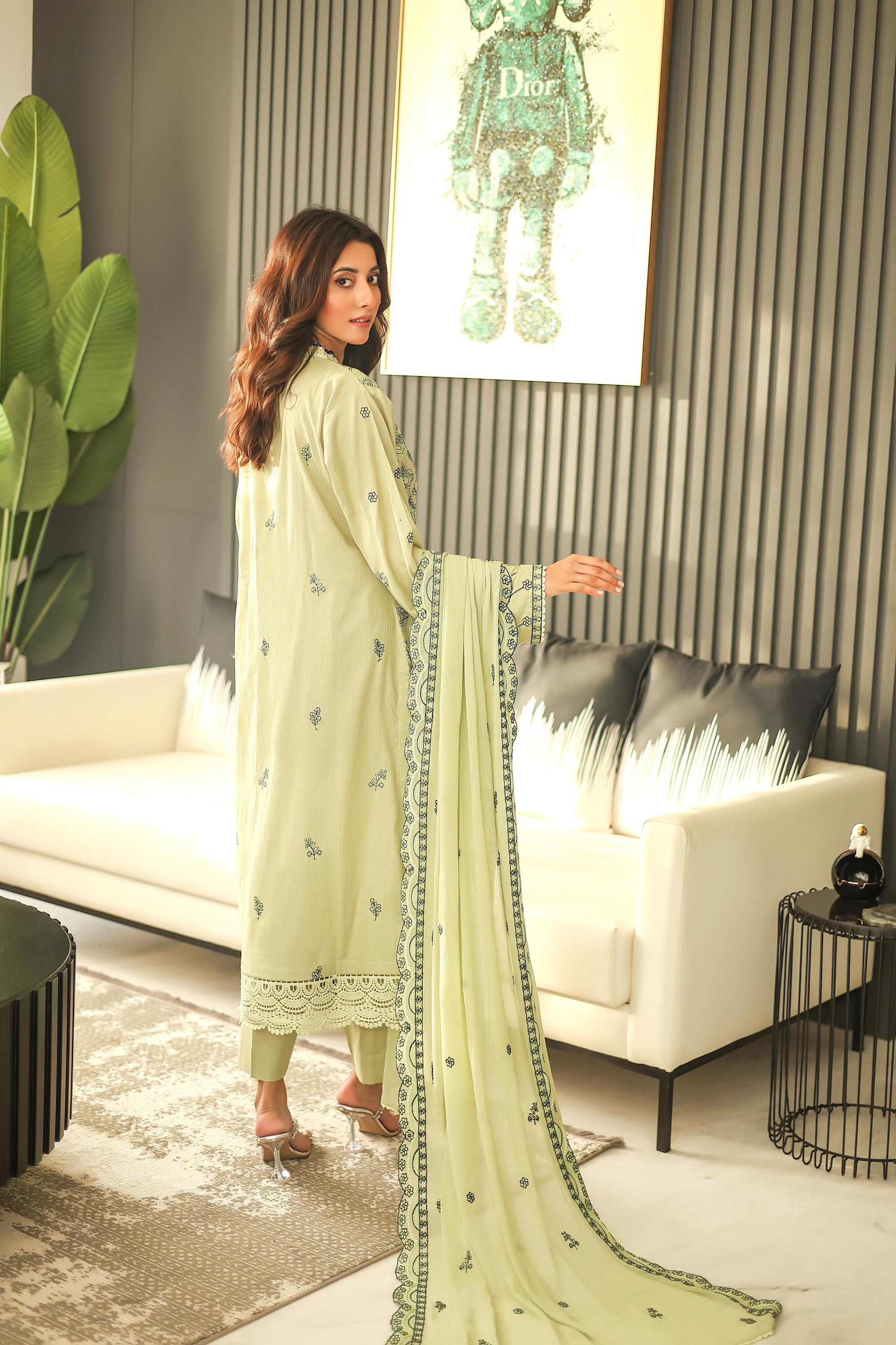 KHOOBSURAT-02