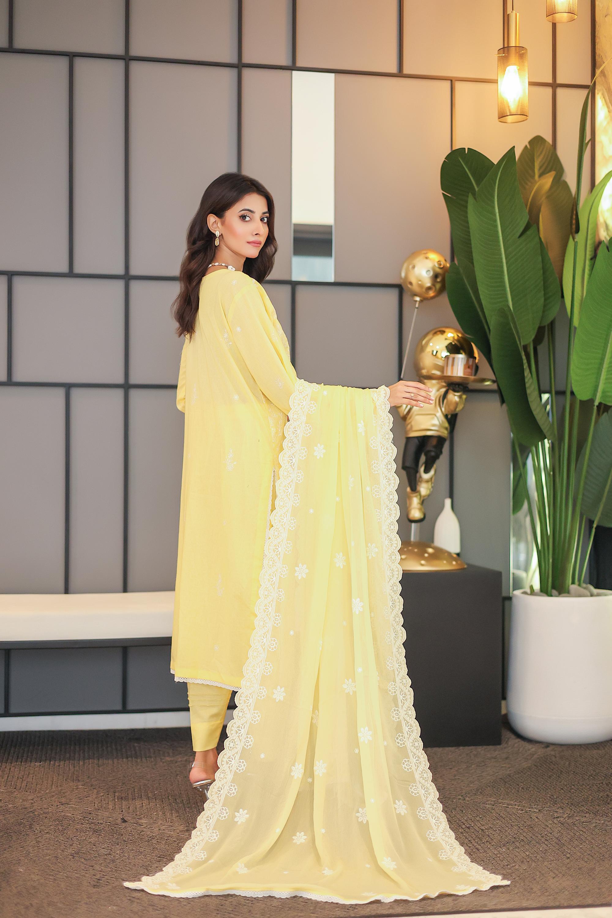KHOOBSURAT-03