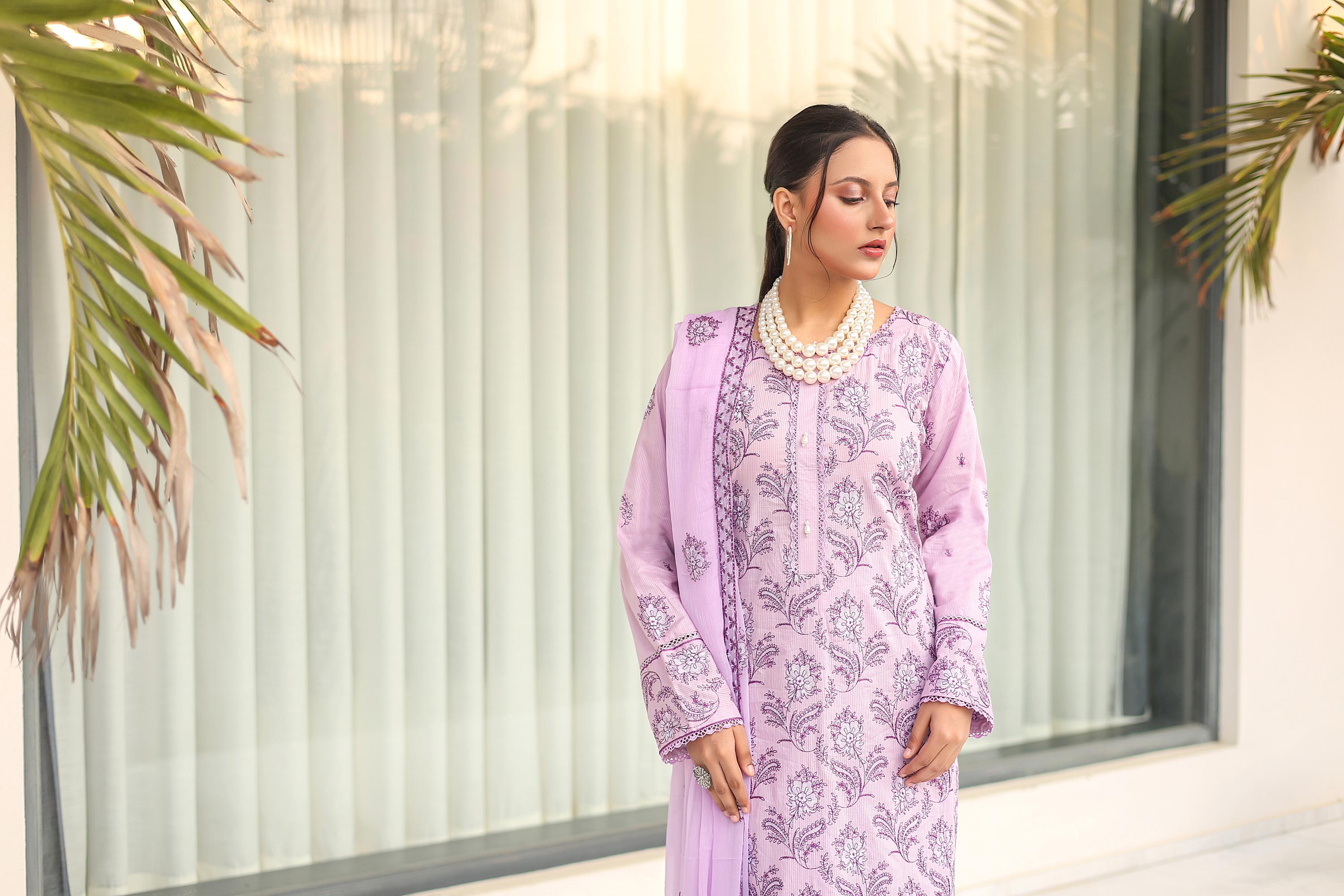 KHOOBSURAT-04
