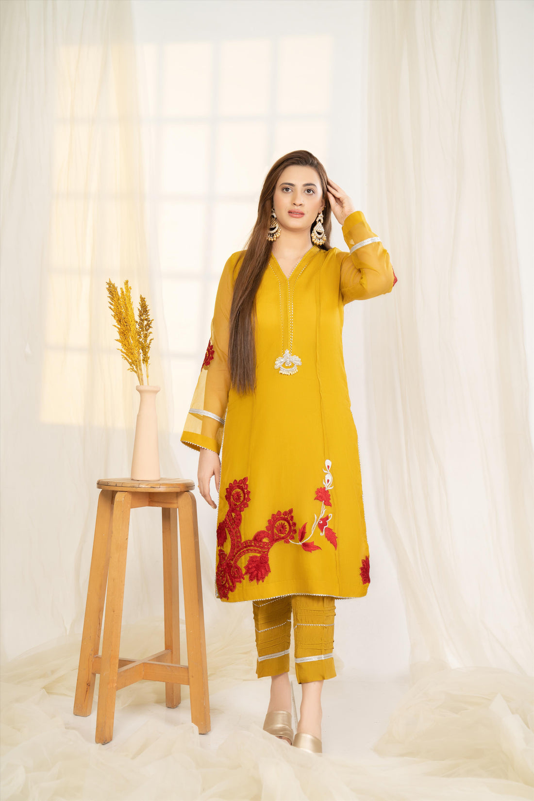 Mustard Hue - Winter Festive