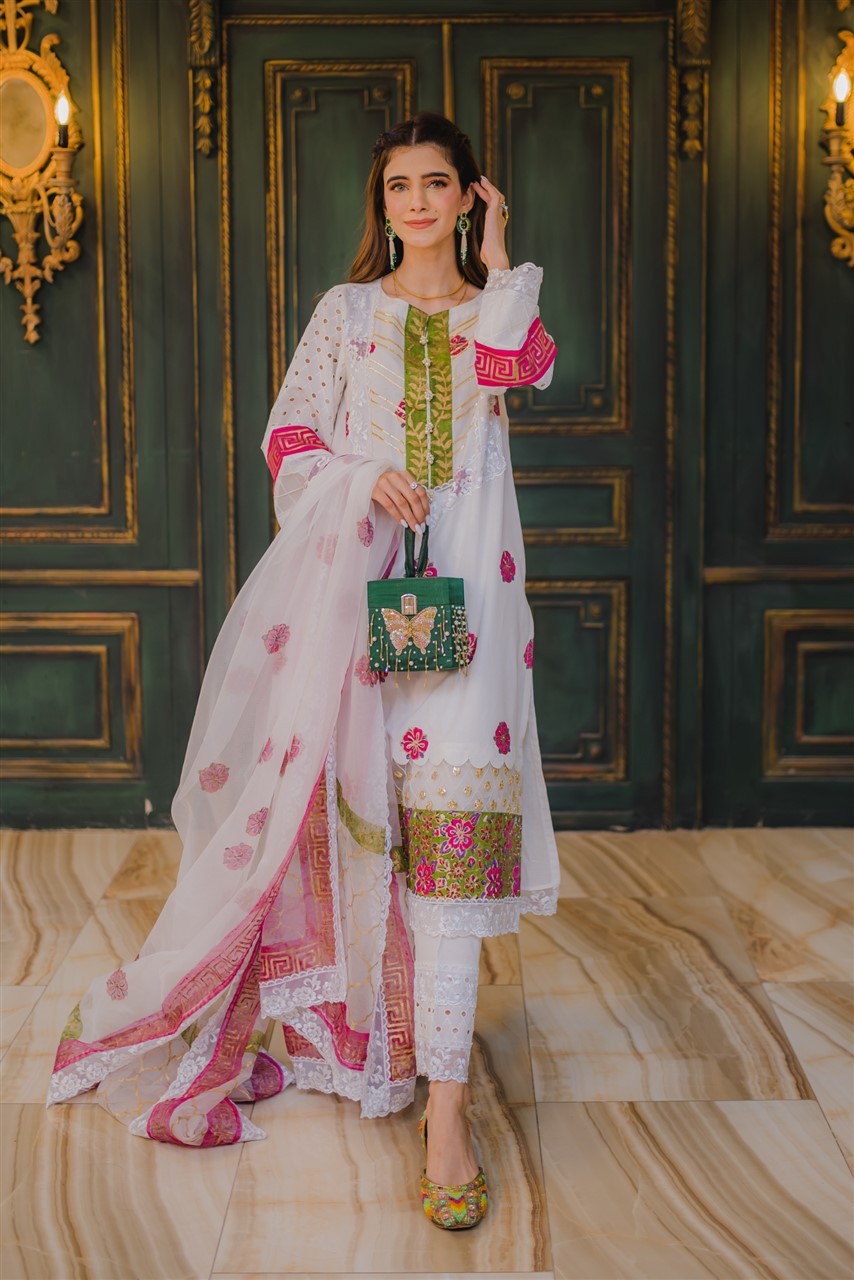 Formal Dresses - Womens Formals Wear Dresses Brands in Pakistan  La Mosak
